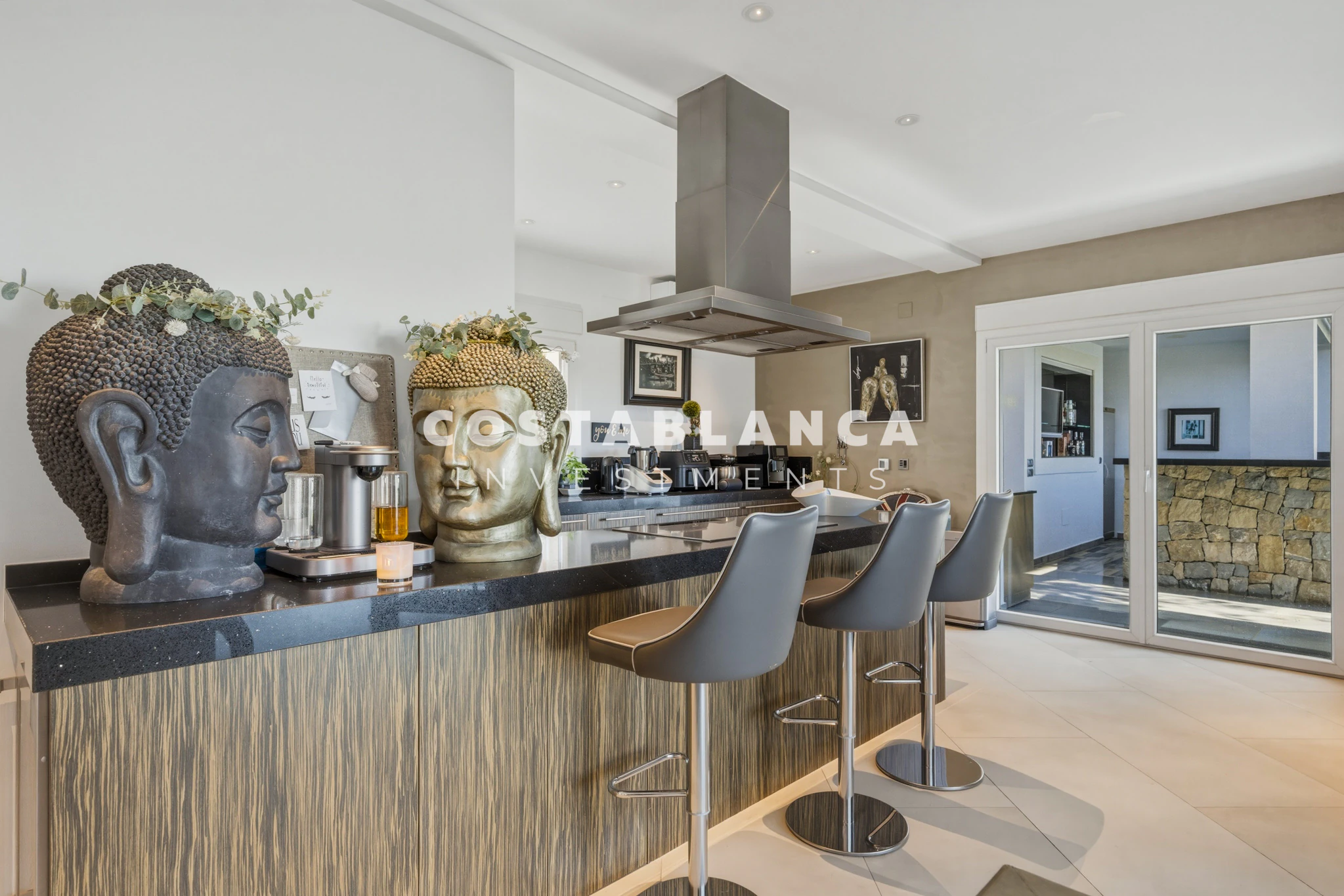 Beautiful Villa with Sea and Mountain Views for sale in Moraira