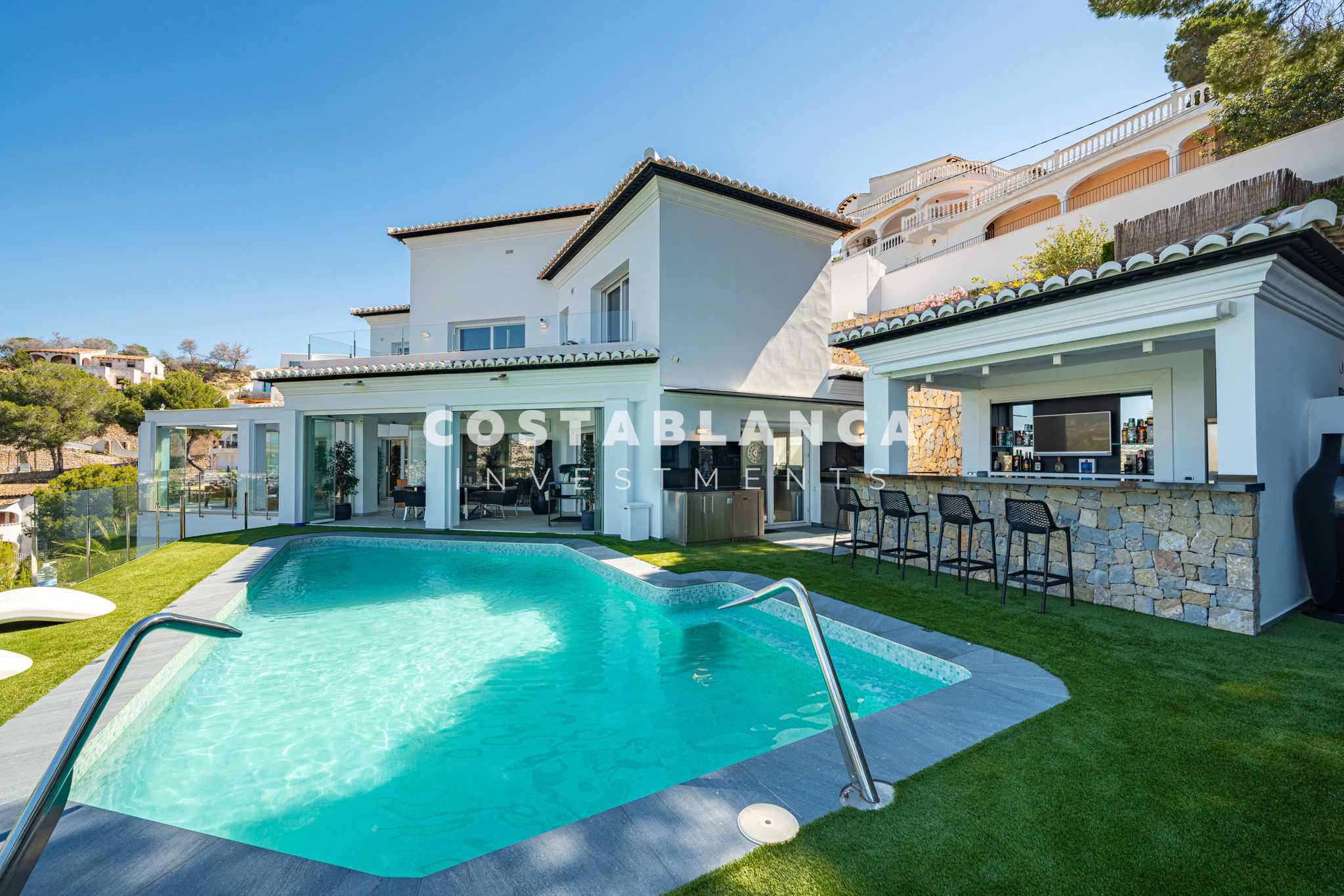 Beautiful Villa with Sea and Mountain Views for sale in Moraira