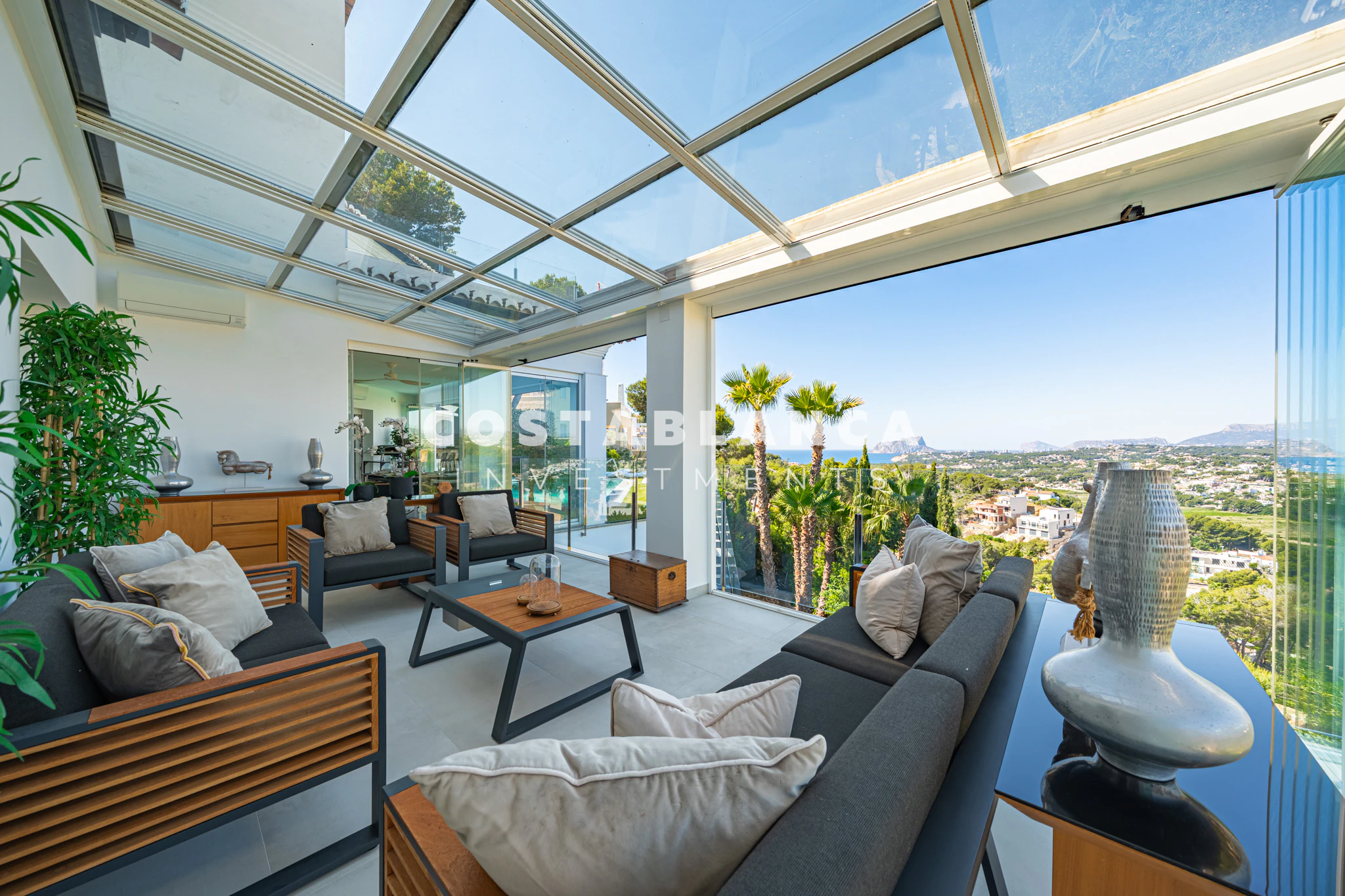 Beautiful Villa with Sea and Mountain Views for sale in Moraira