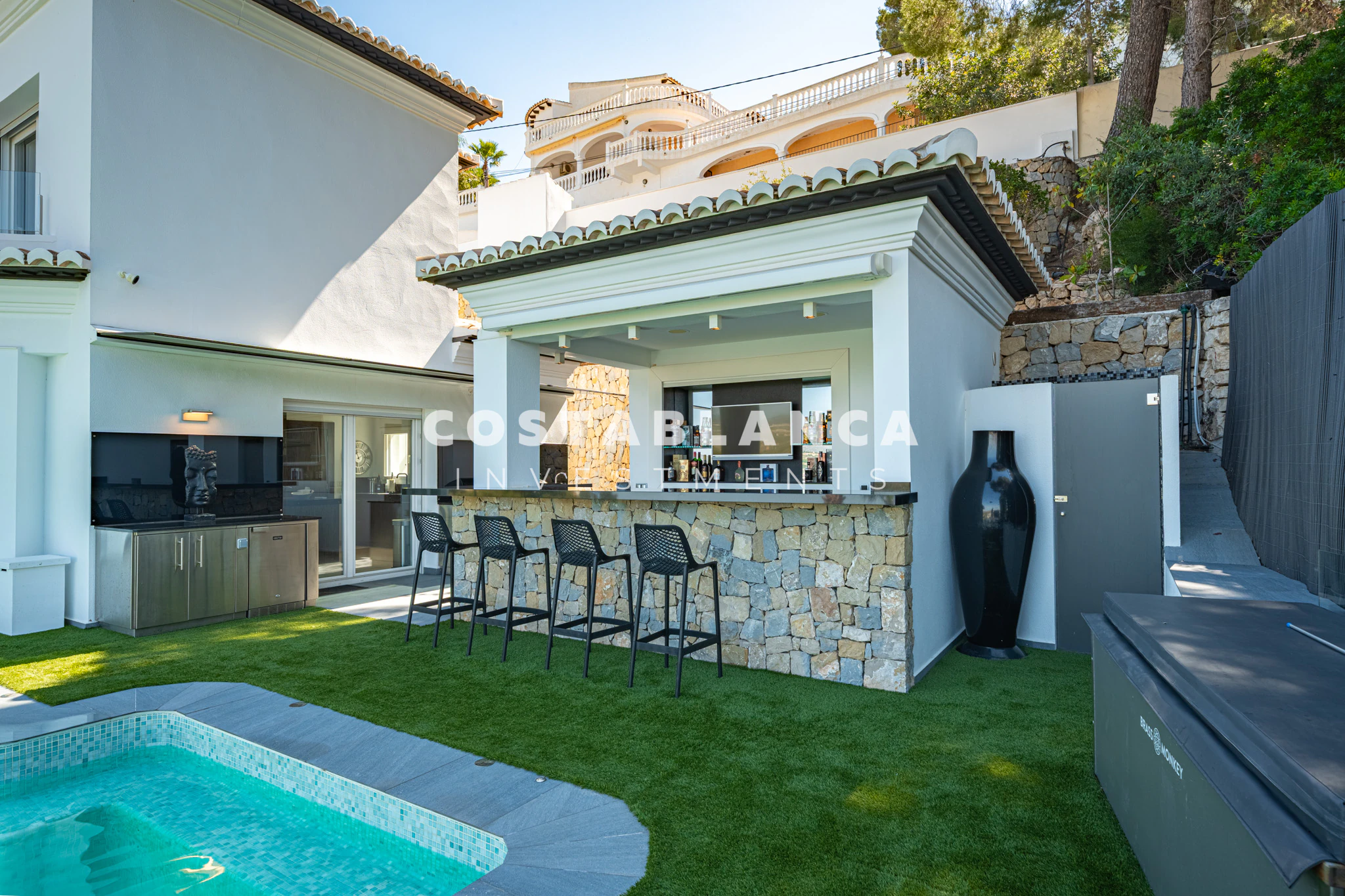 Beautiful Villa with Sea and Mountain Views for sale in Moraira