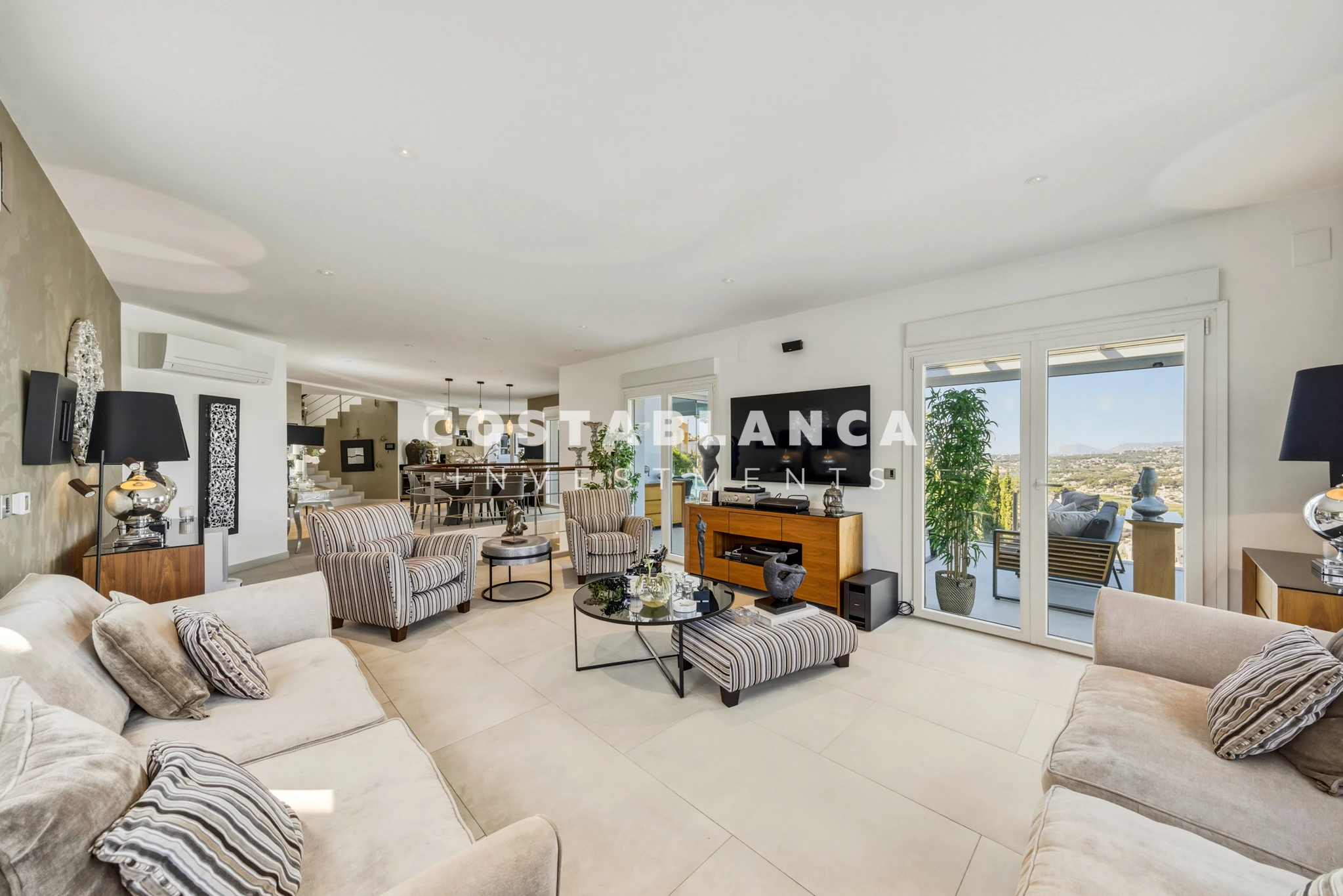 Beautiful Villa with Sea and Mountain Views for sale in Moraira