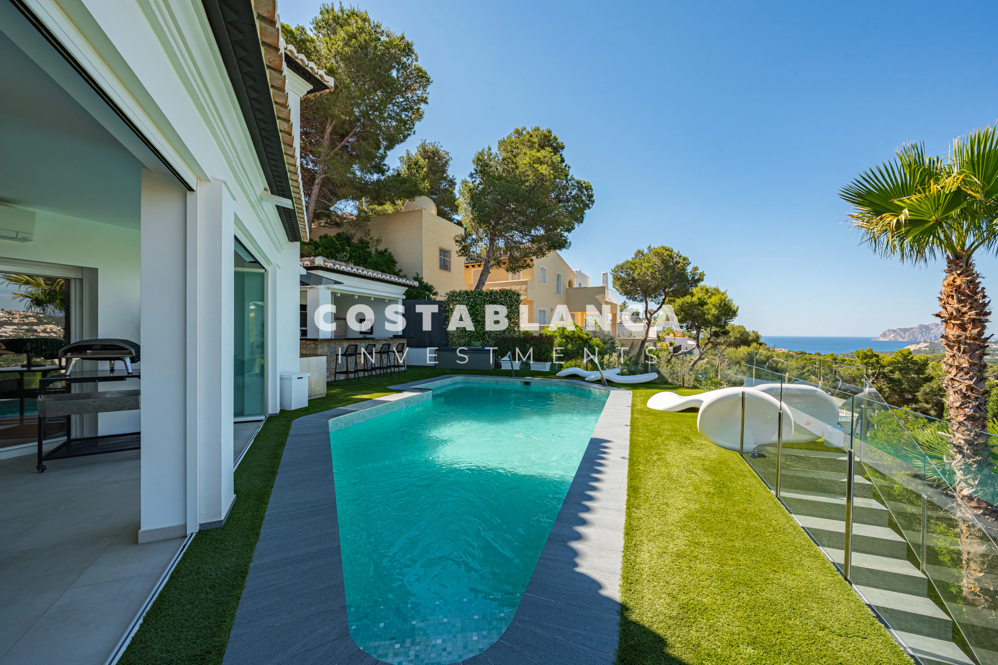 Beautiful Villa with Sea and Mountain Views for sale in Moraira