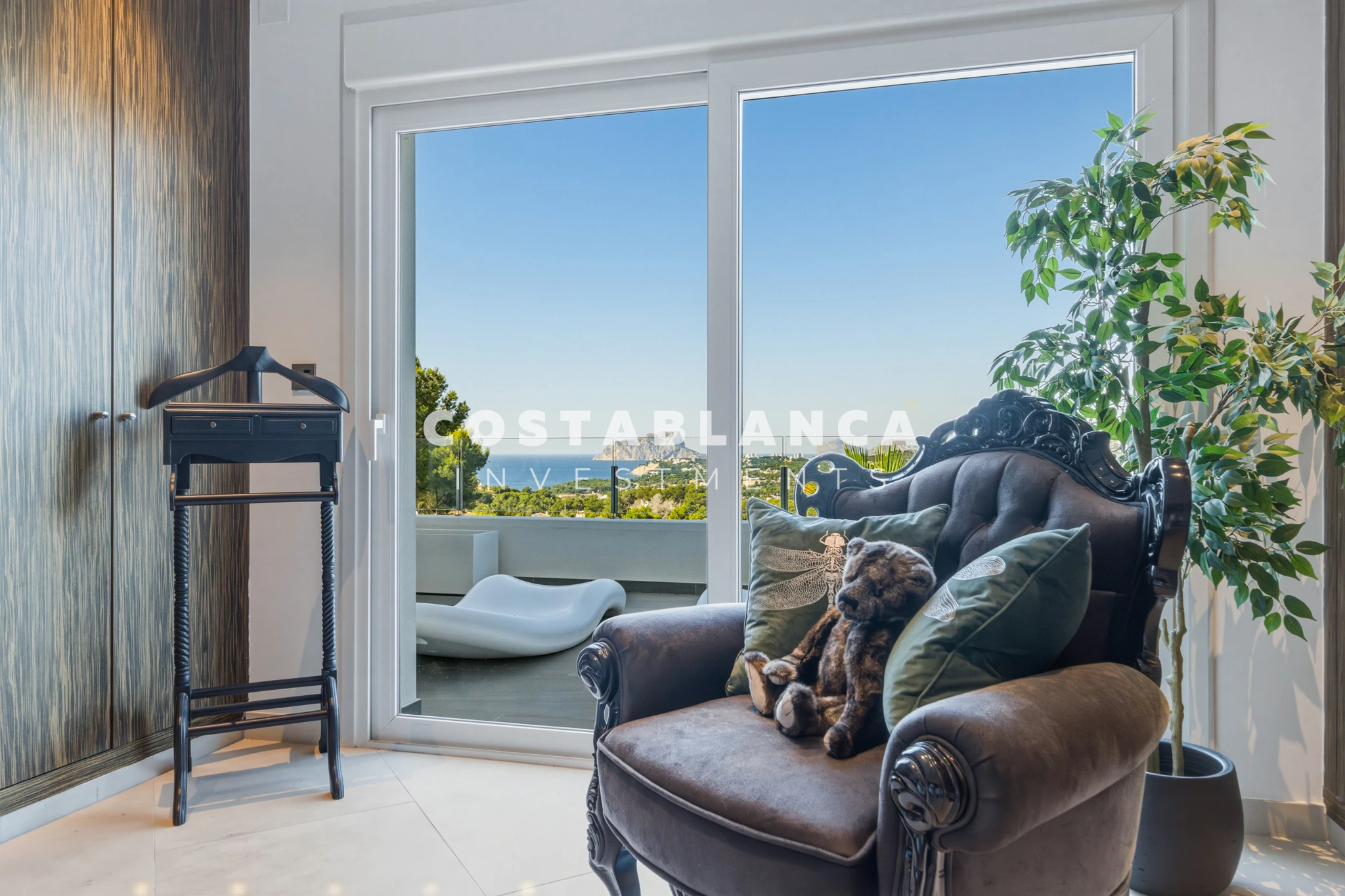 Beautiful Villa with Sea and Mountain Views for sale in Moraira