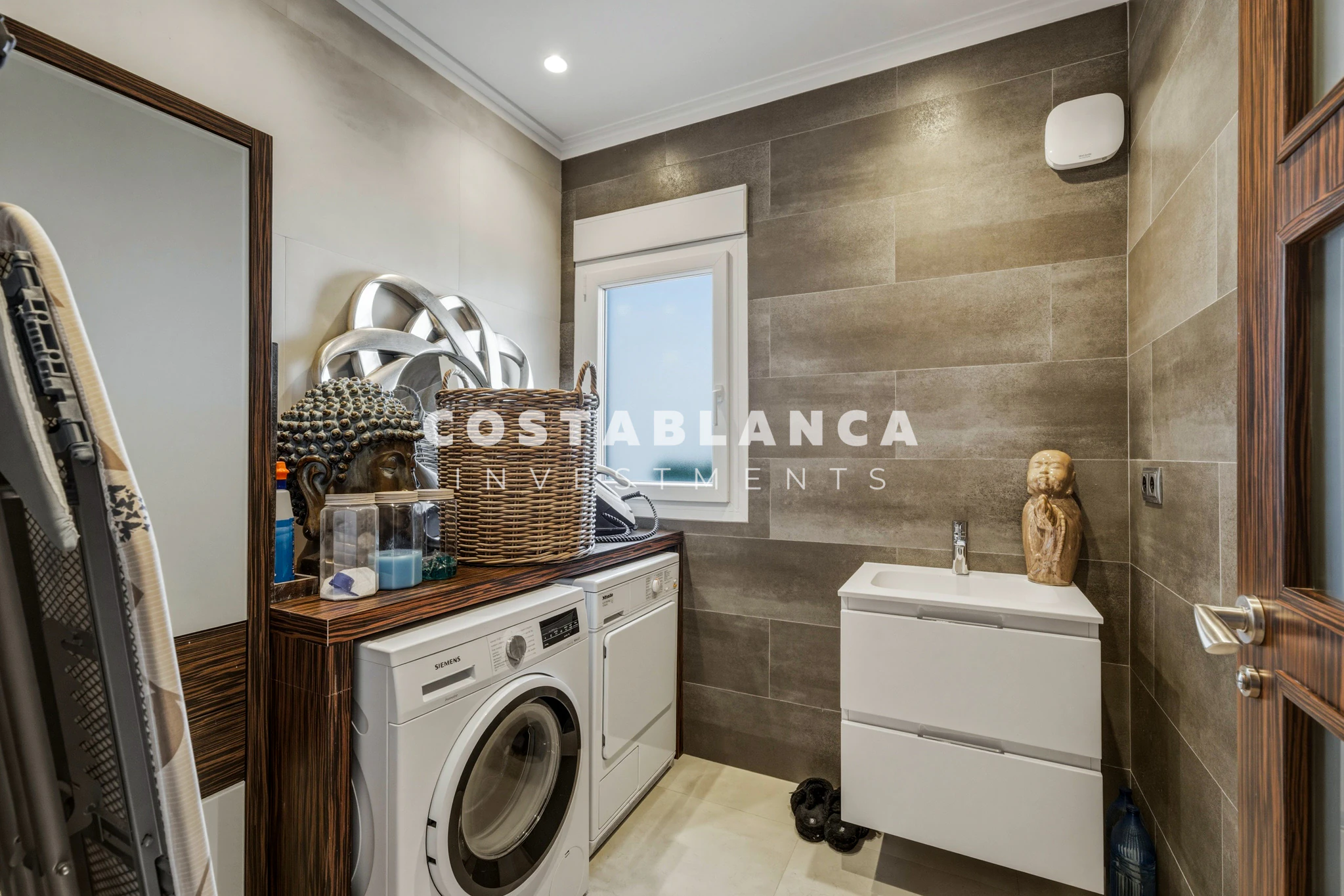 Beautiful Villa with Sea and Mountain Views for sale in Moraira