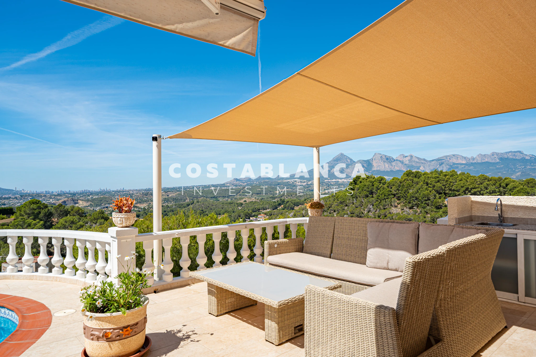 Beautiful Villa with Panoramic Sea Views for Sale in Altea
