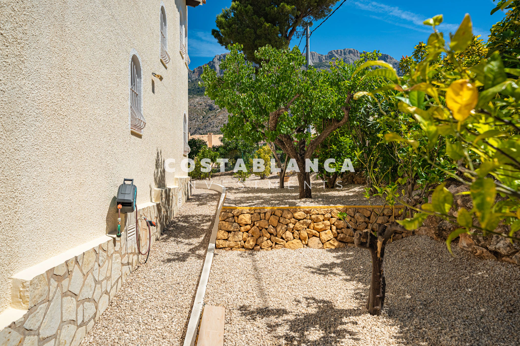Beautiful Villa with Panoramic Sea Views for Sale in Altea