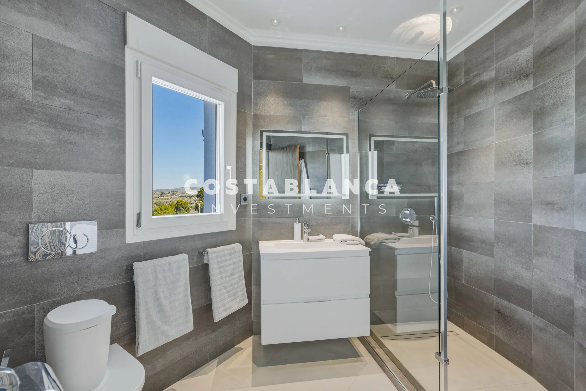 Beautiful Villa with Sea and Mountain Views for sale in Moraira