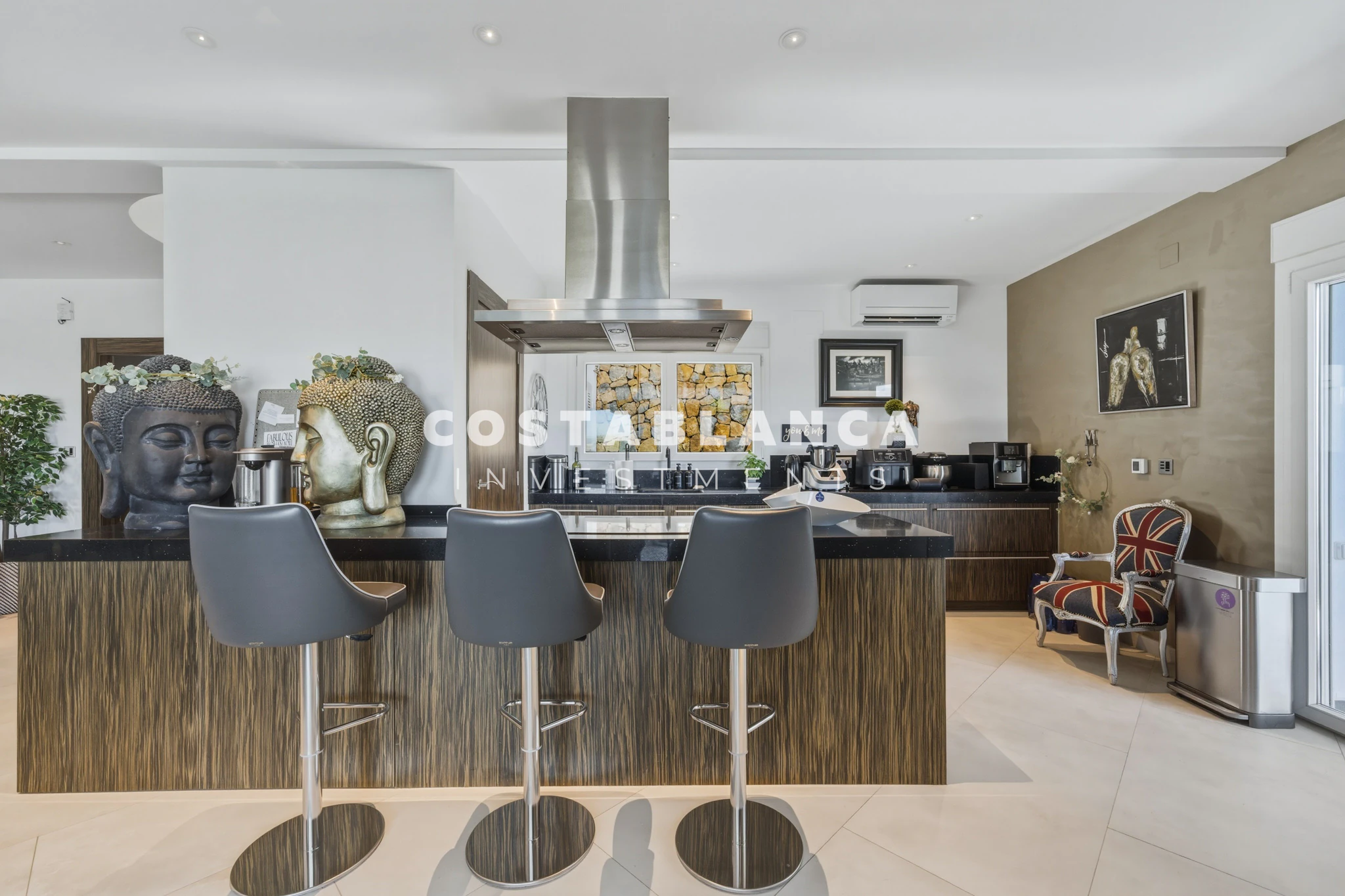 Beautiful Villa with Sea and Mountain Views for sale in Moraira