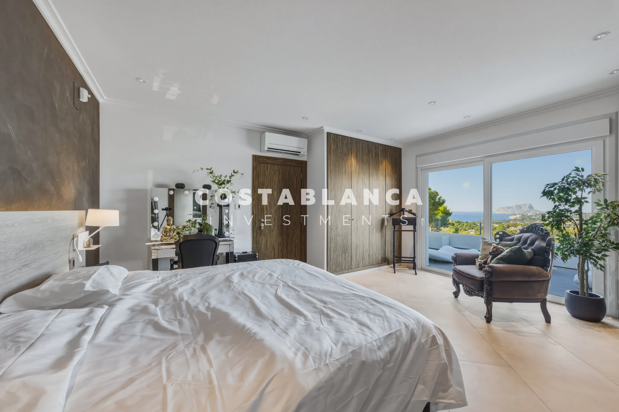 Beautiful Villa with Sea and Mountain Views for sale in Moraira