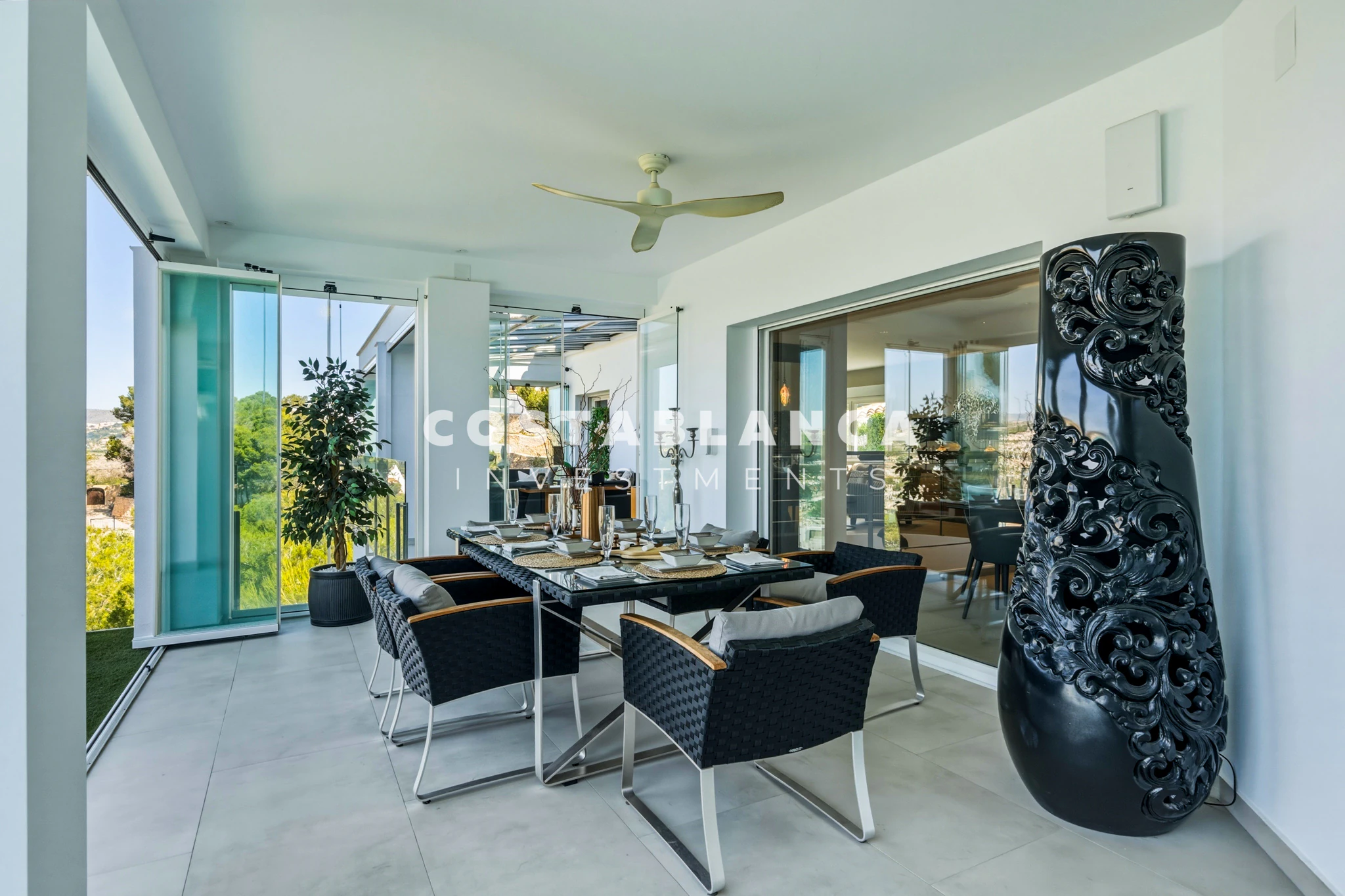 Beautiful Villa with Sea and Mountain Views for sale in Moraira