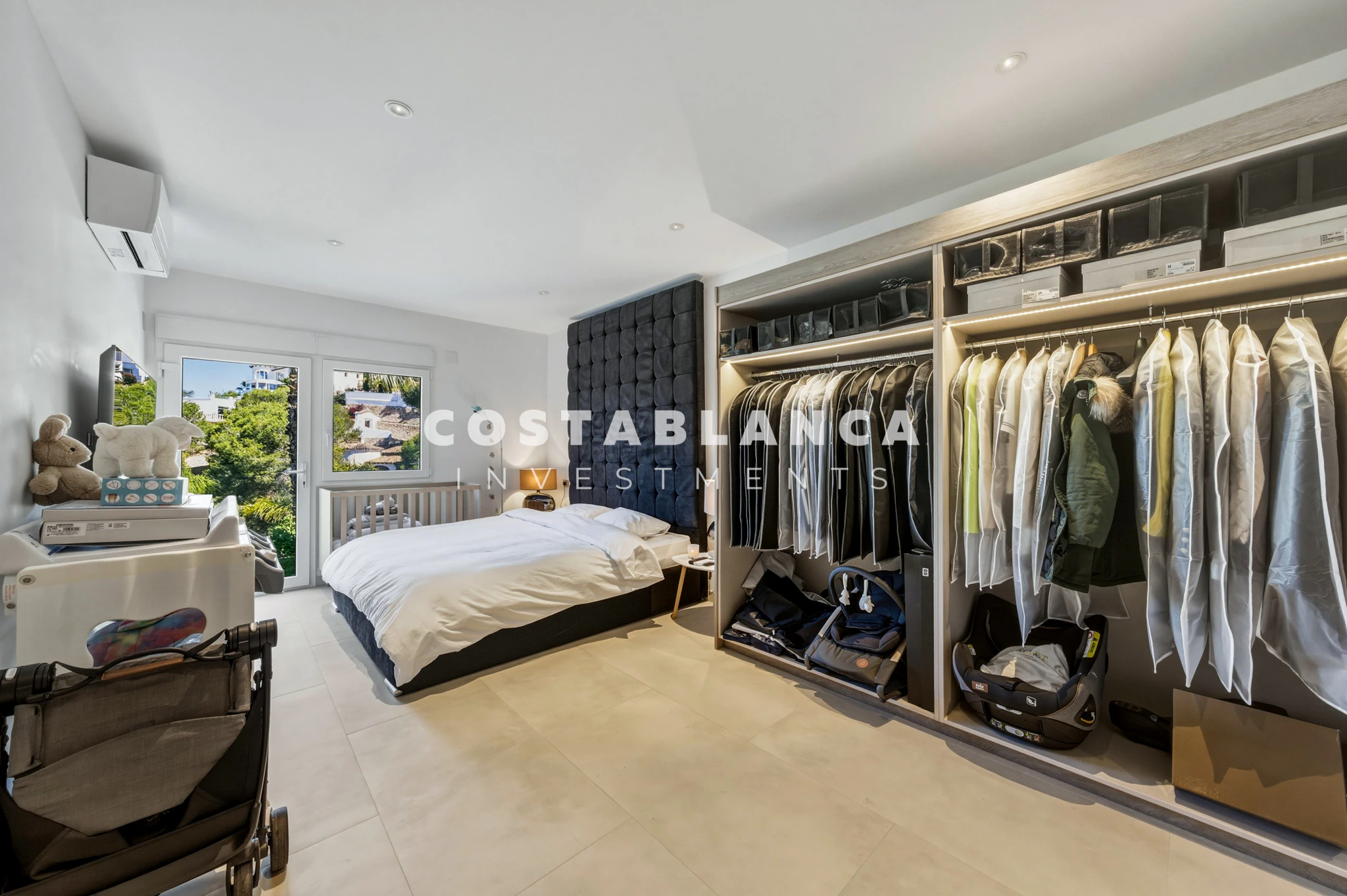 Beautiful Villa with Sea and Mountain Views for sale in Moraira