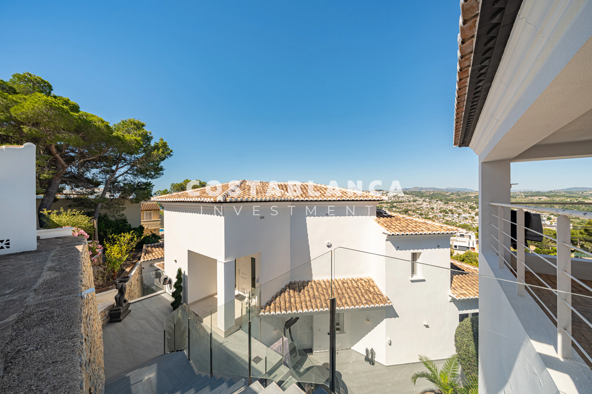 Beautiful Villa with Sea and Mountain Views for sale in Moraira