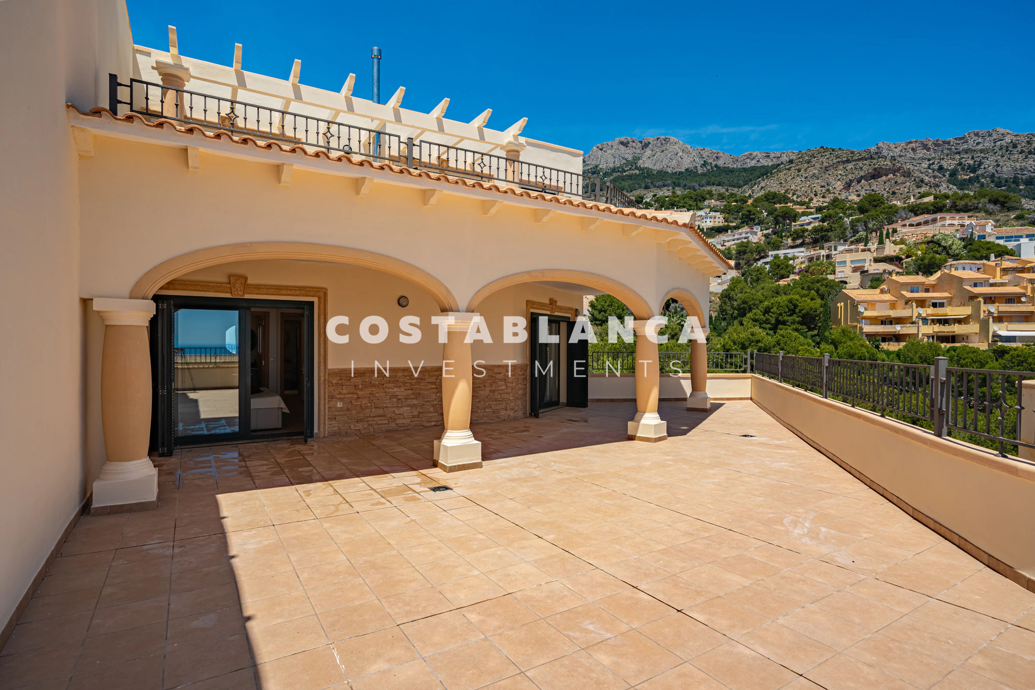 Modern Townhouse in Altea la Vella with large Terraces and Sun All Day