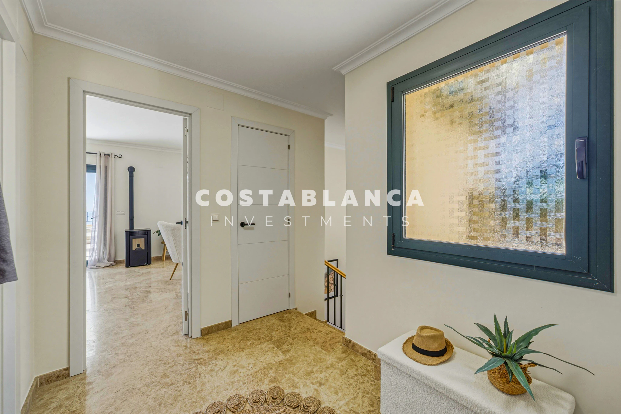 Modern Townhouse in Altea la Vella with large Terraces and Sun All Day