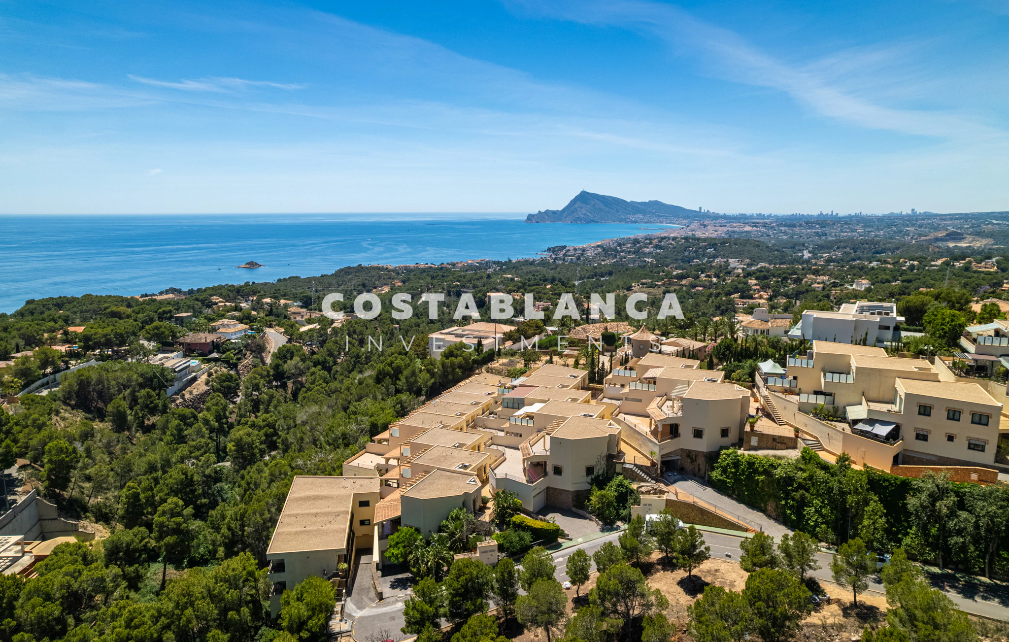 Modern Townhouse in Altea la Vella with large Terraces and Sun All Day