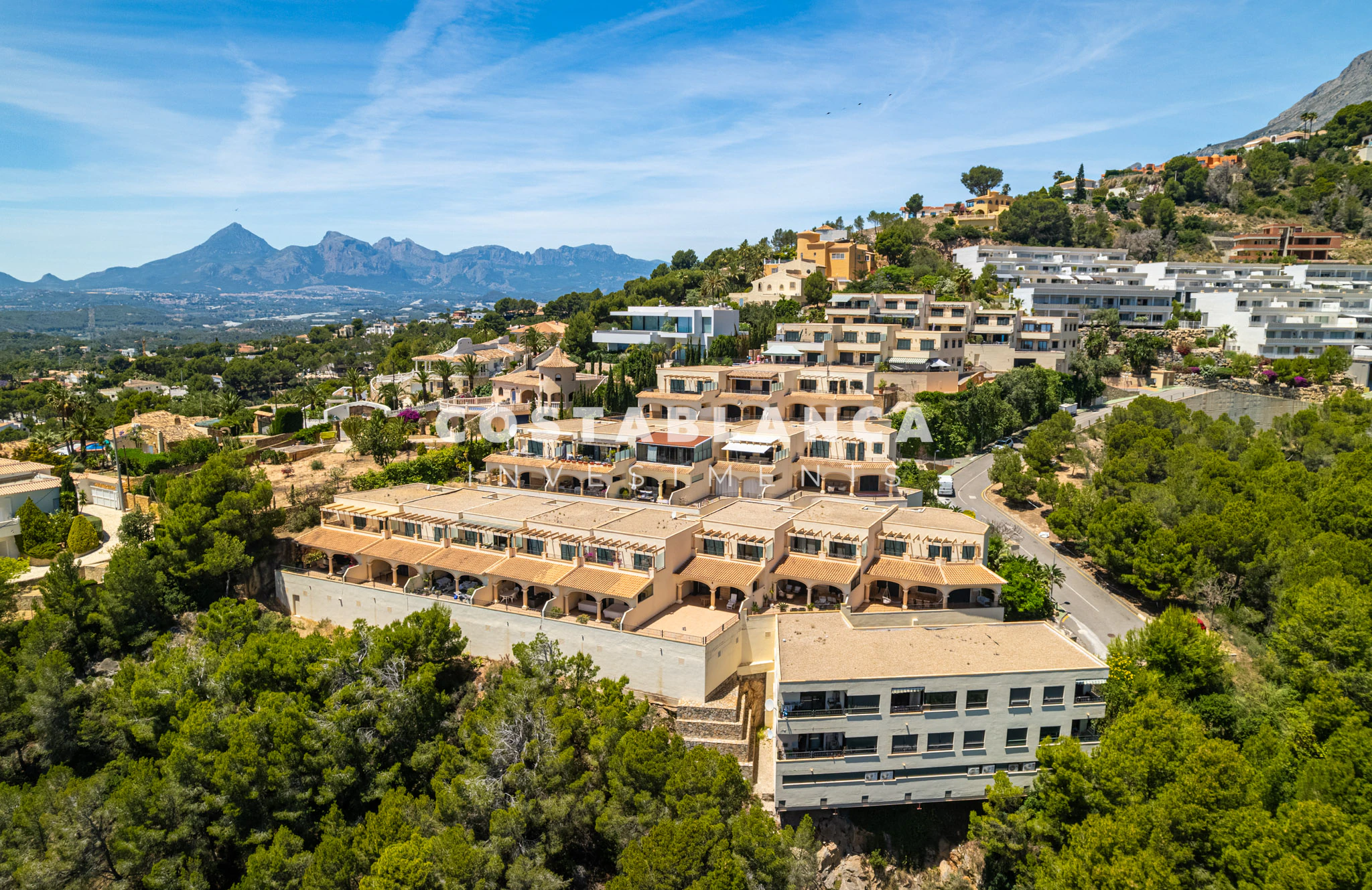 Modern Townhouse in Altea la Vella with large Terraces and Sun All Day