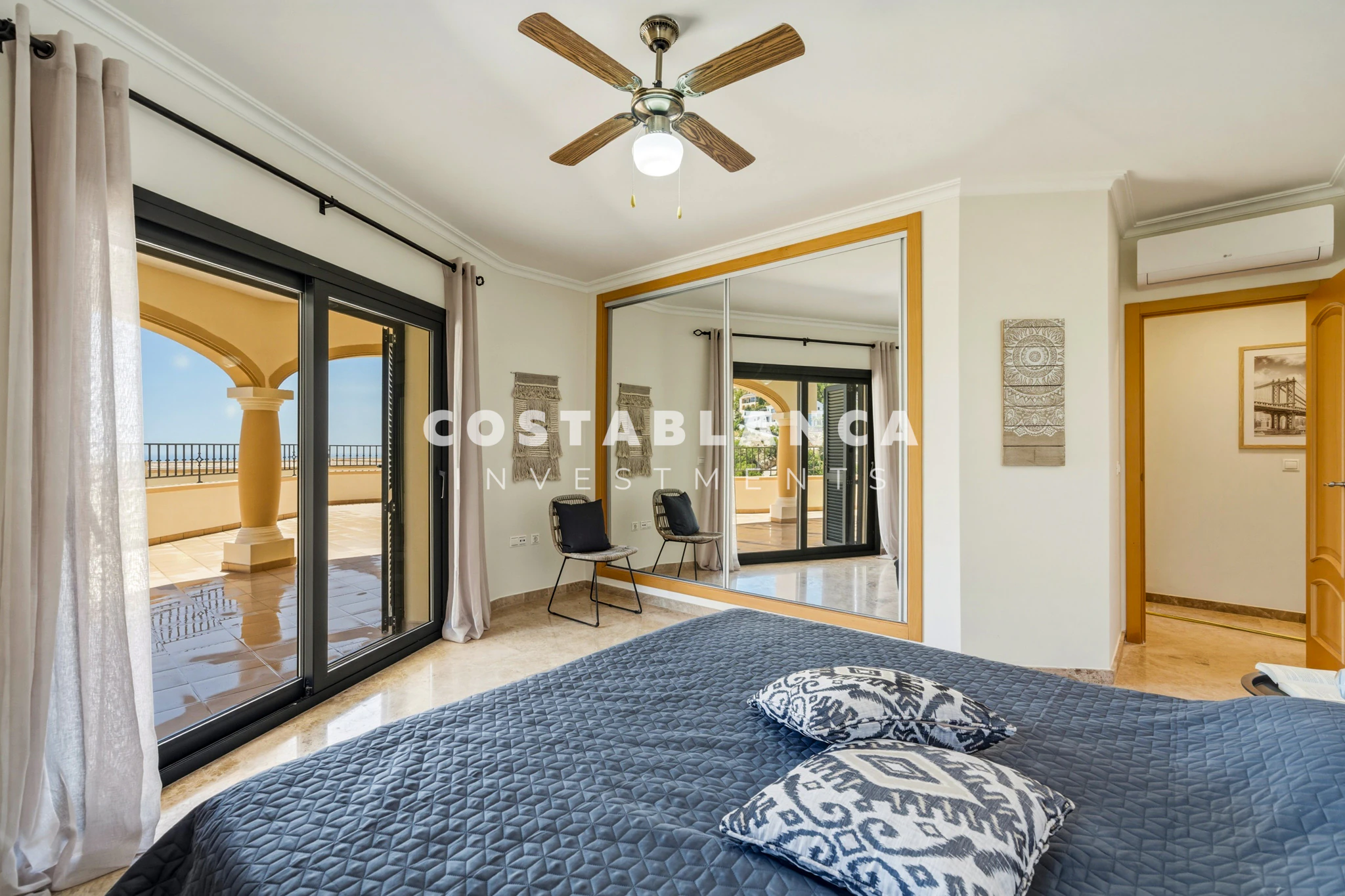 Modern Townhouse in Altea la Vella with large Terraces and Sun All Day