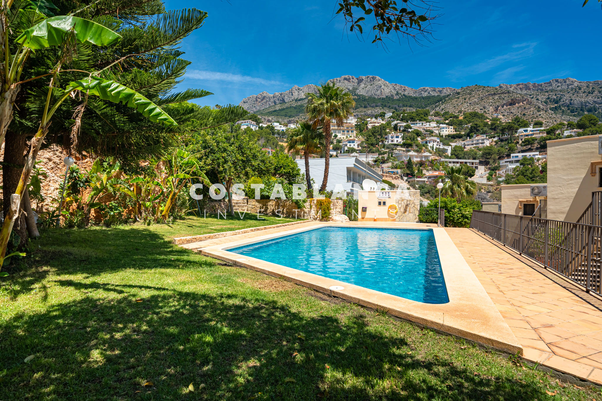 Modern Townhouse in Altea la Vella with large Terraces and Sun All Day