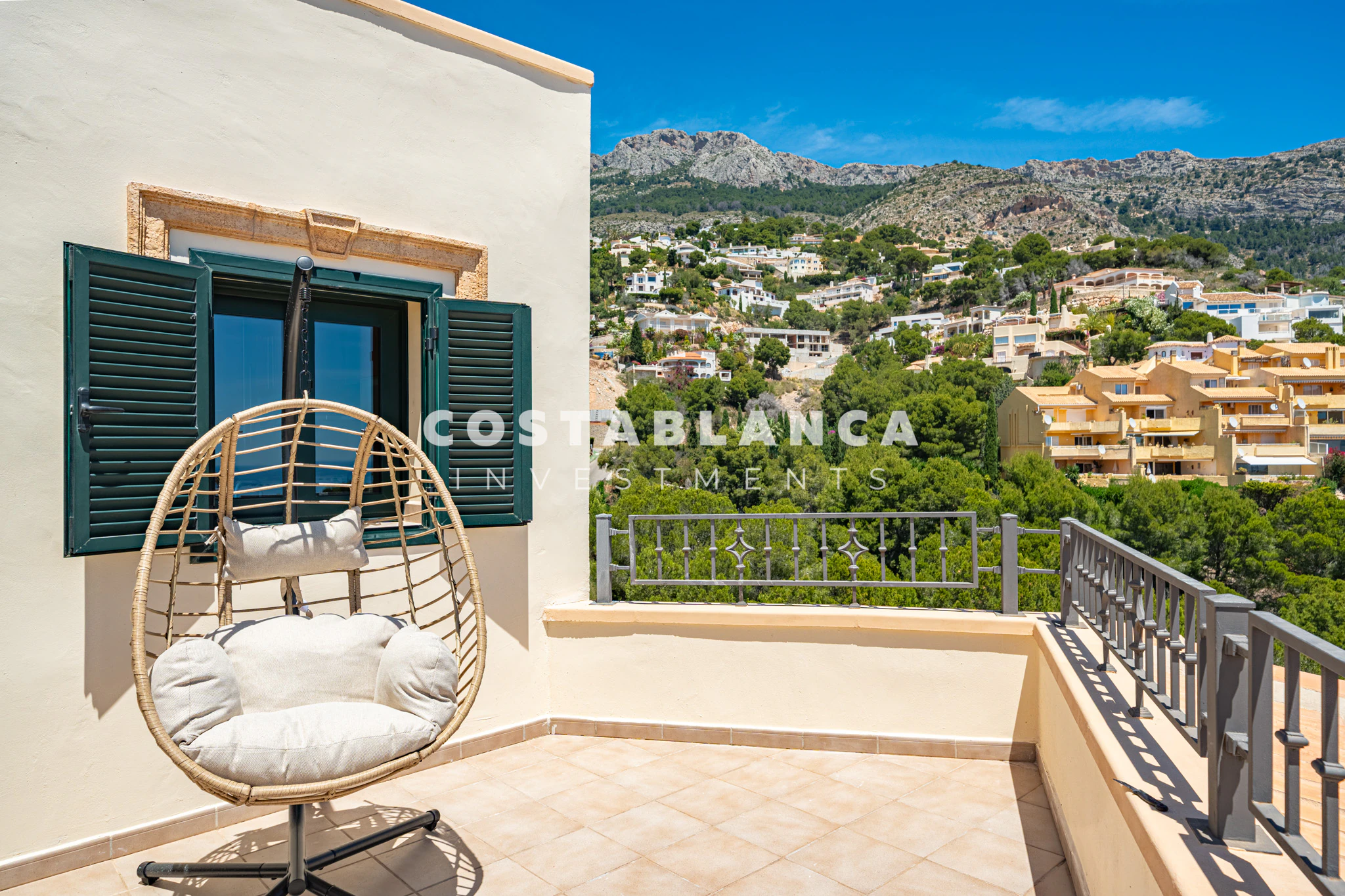 Modern Townhouse in Altea la Vella with large Terraces and Sun All Day