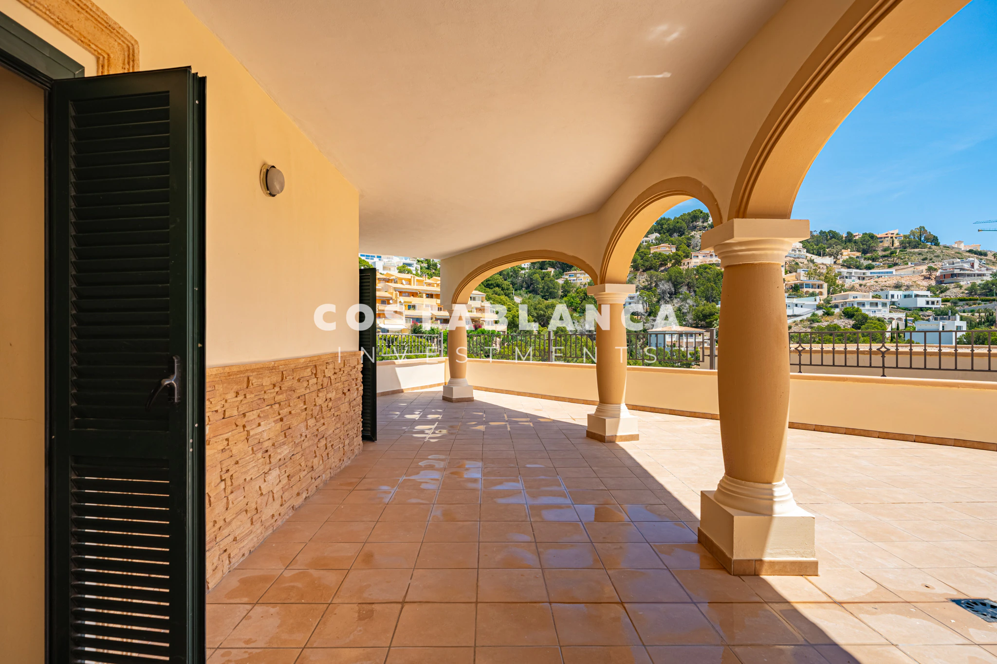 Modern Townhouse in Altea la Vella with large Terraces and Sun All Day