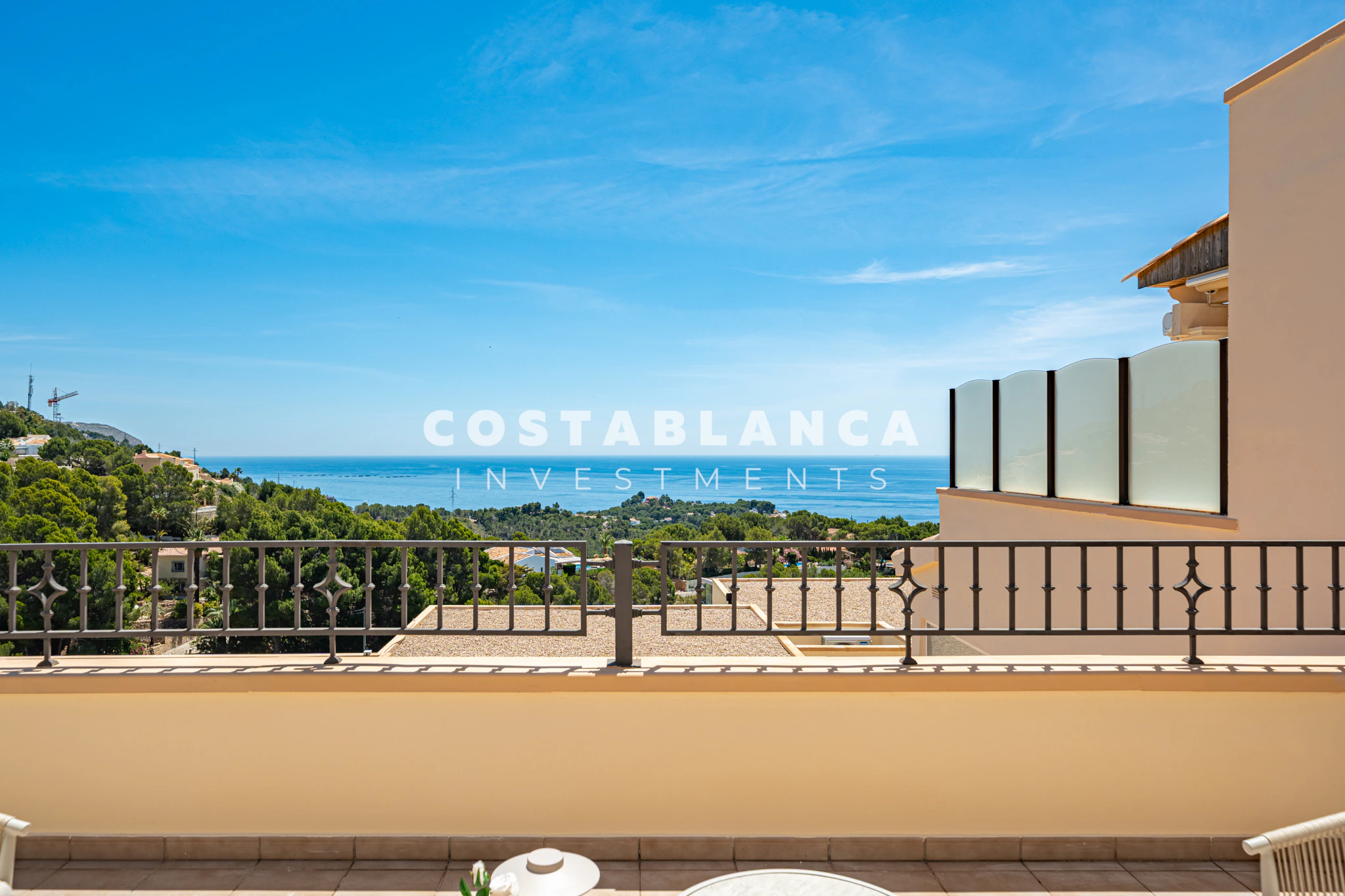 Modern Townhouse in Altea la Vella with large Terraces and Sun All Day