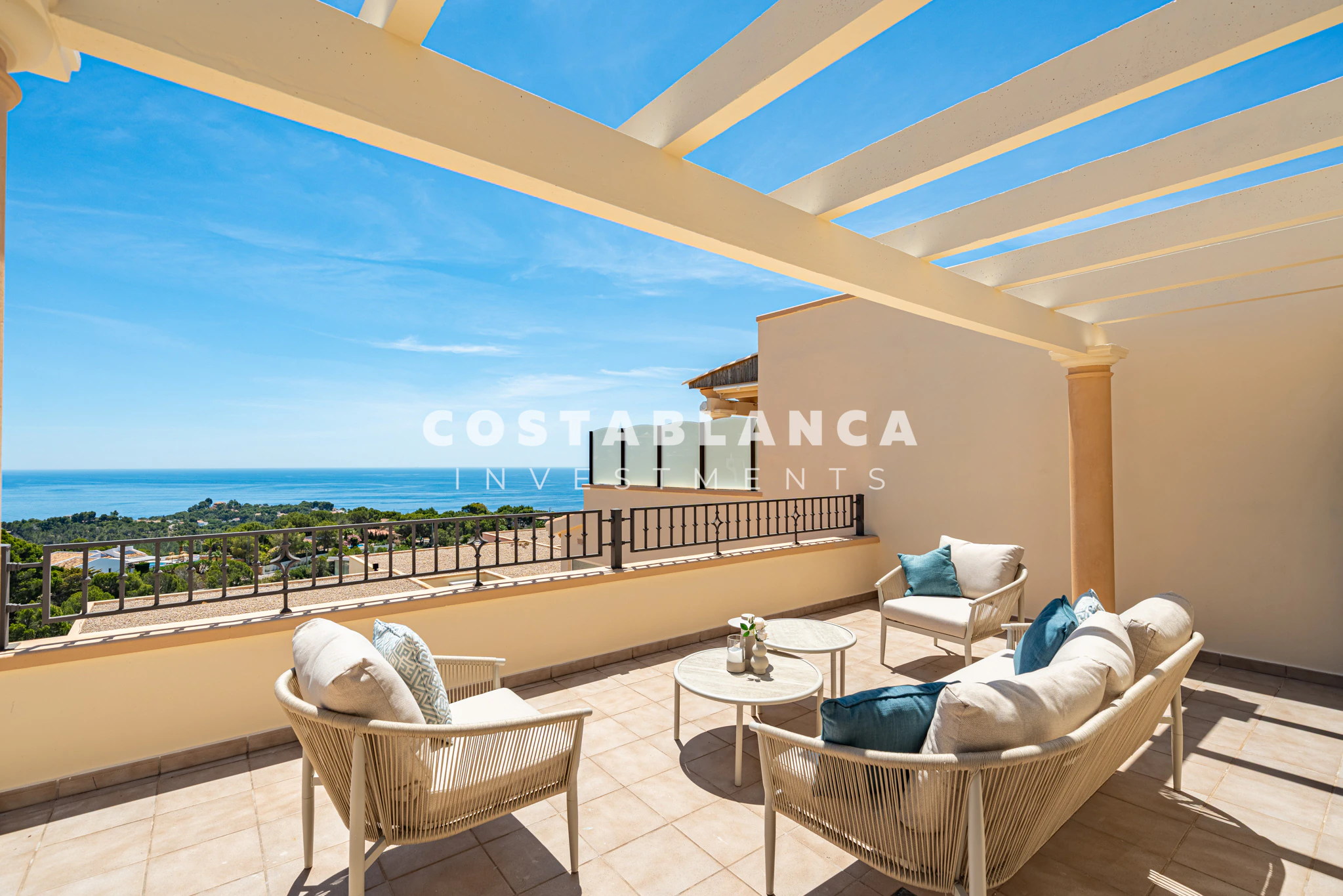 Modern Townhouse in Altea la Vella with large Terraces and Sun All Day