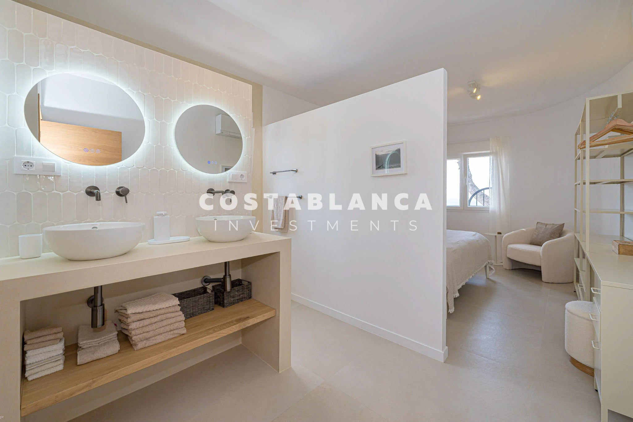 Fully Renovated Ibizan Villa with Sea and Mountain Views in Moraira
