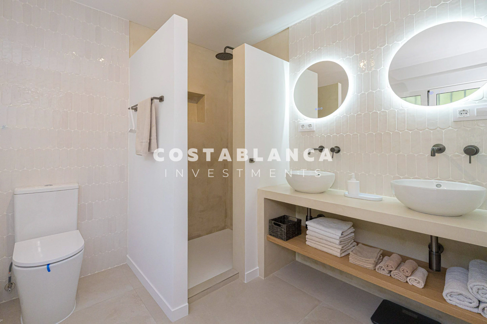 Fully Renovated Ibizan Villa with Sea and Mountain Views in Moraira