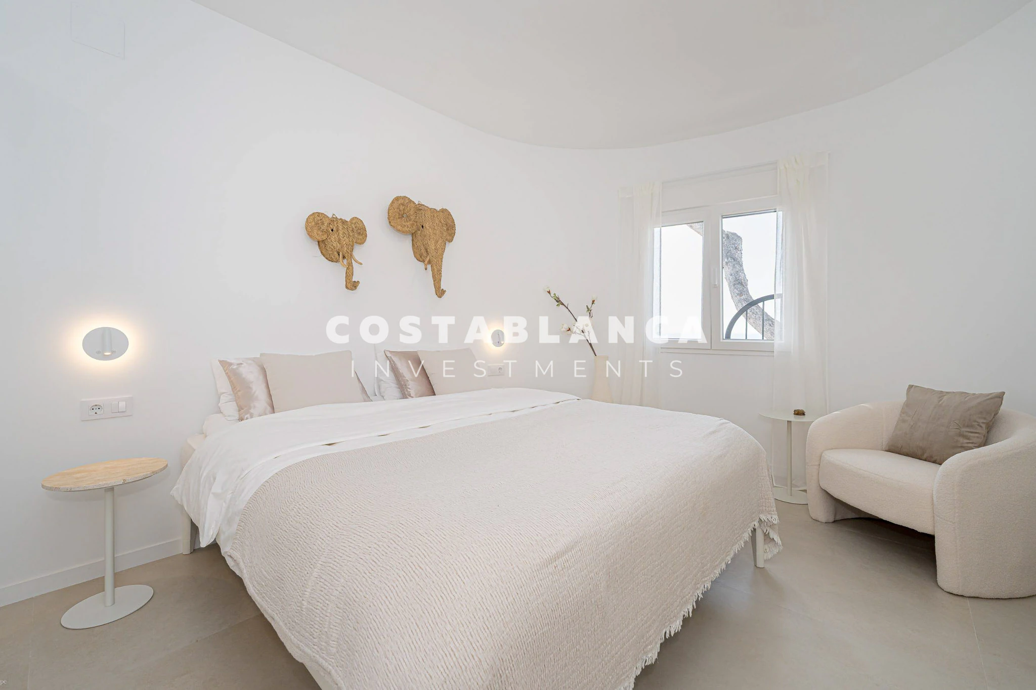 Fully Renovated Ibizan Villa with Sea and Mountain Views in Moraira