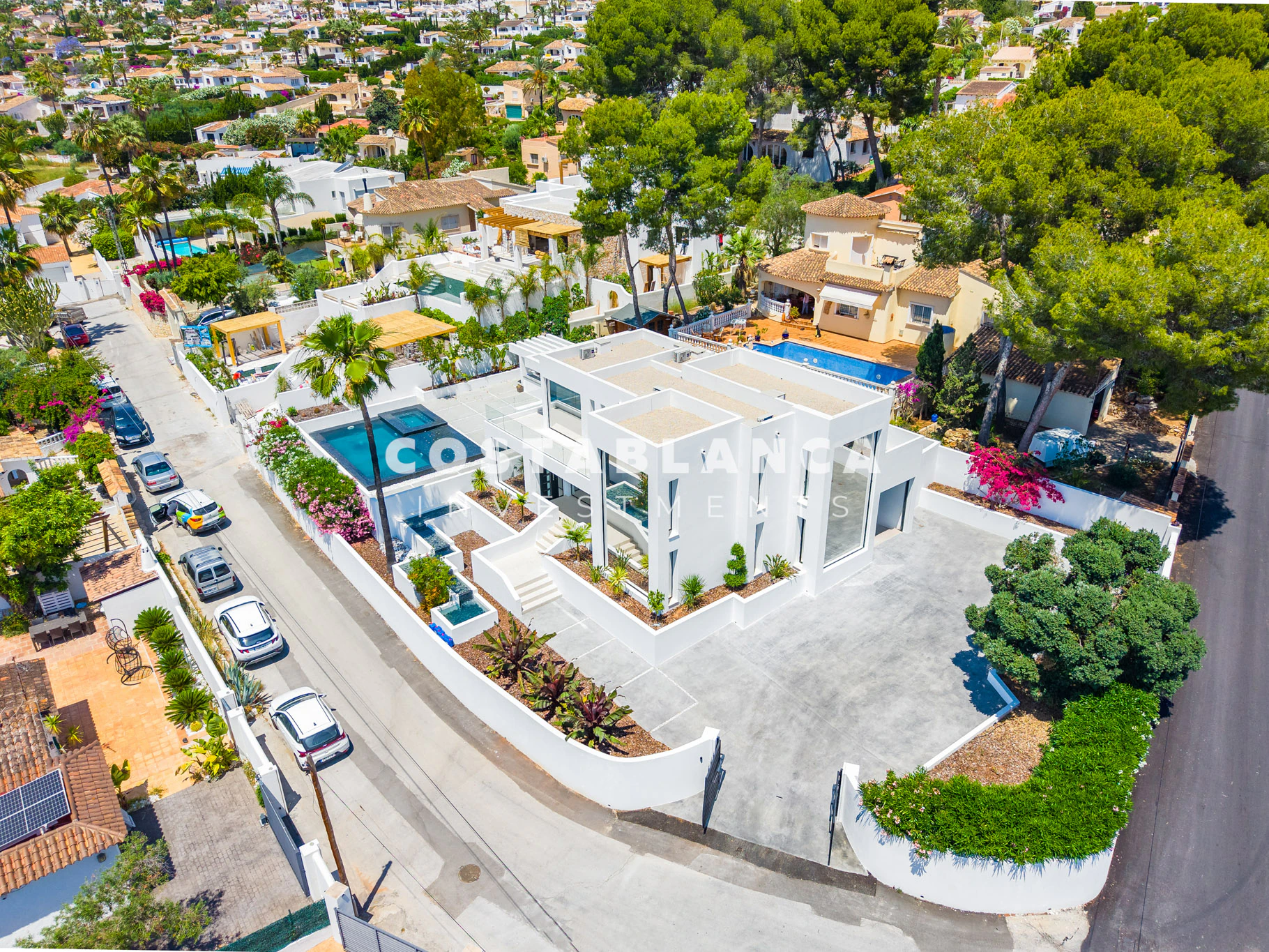 Modern villa with Infinity Pool for Sale in Moraira