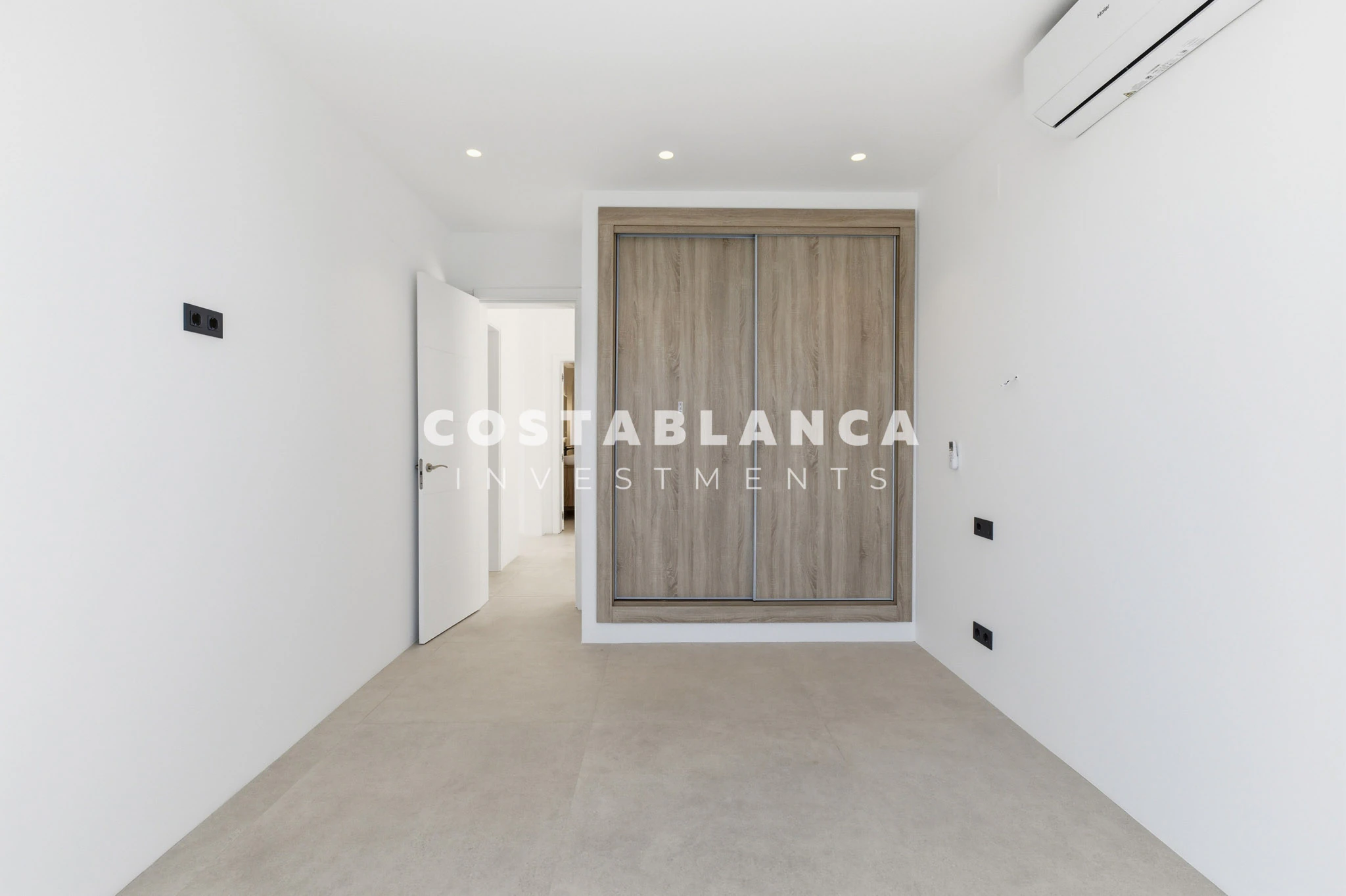 Modern villa with Infinity Pool for Sale in Moraira