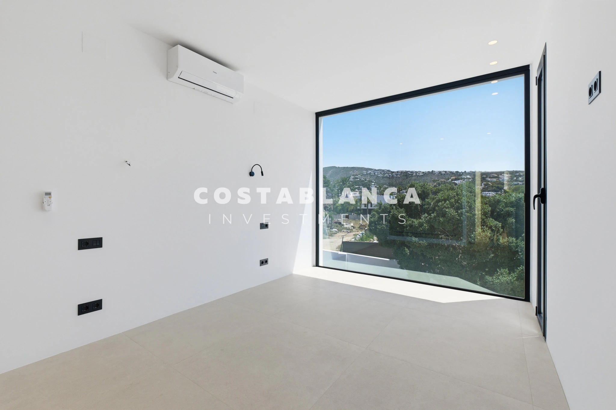 Modern villa with Infinity Pool for Sale in Moraira