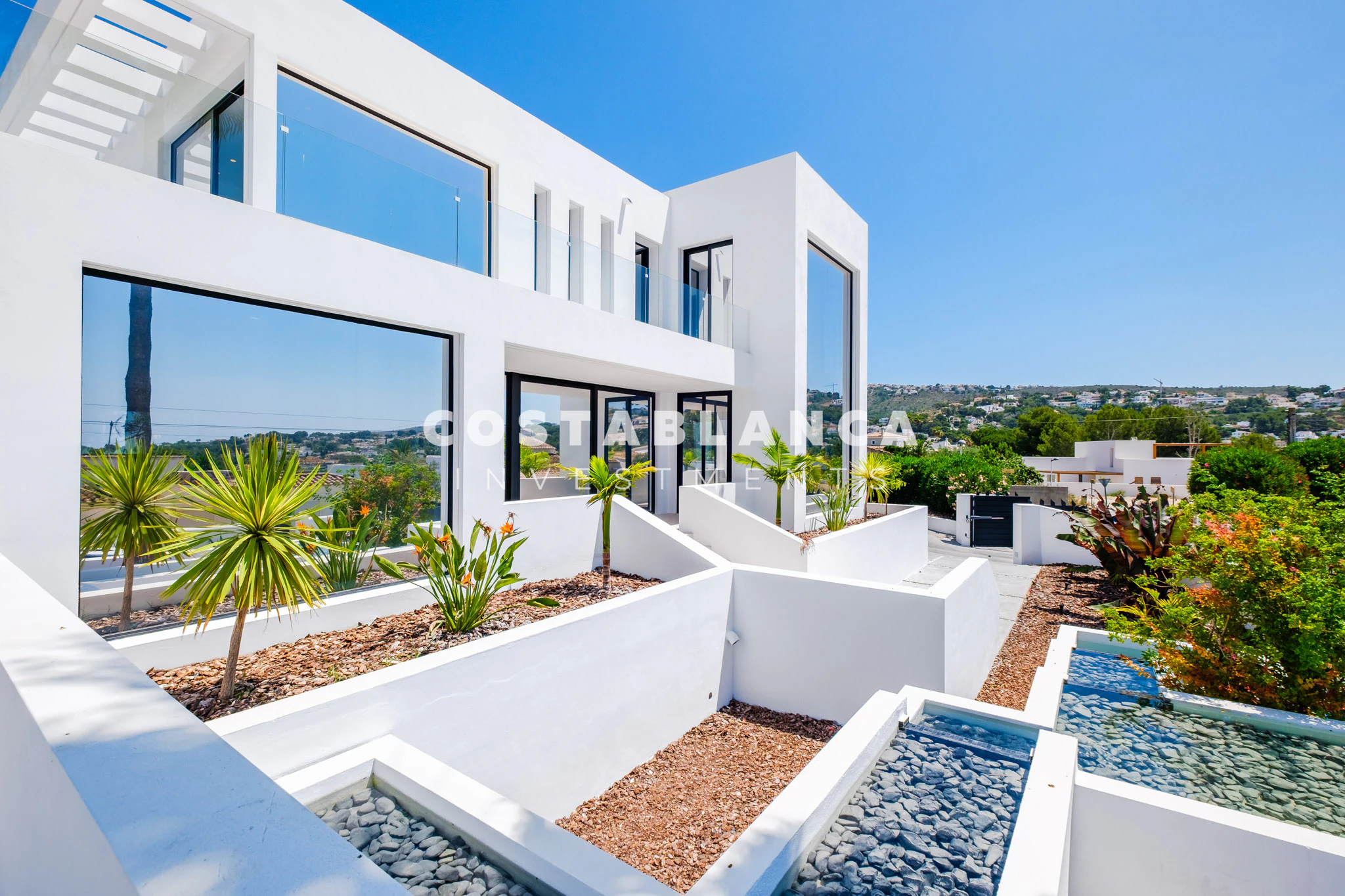 Modern villa with Infinity Pool for Sale in Moraira