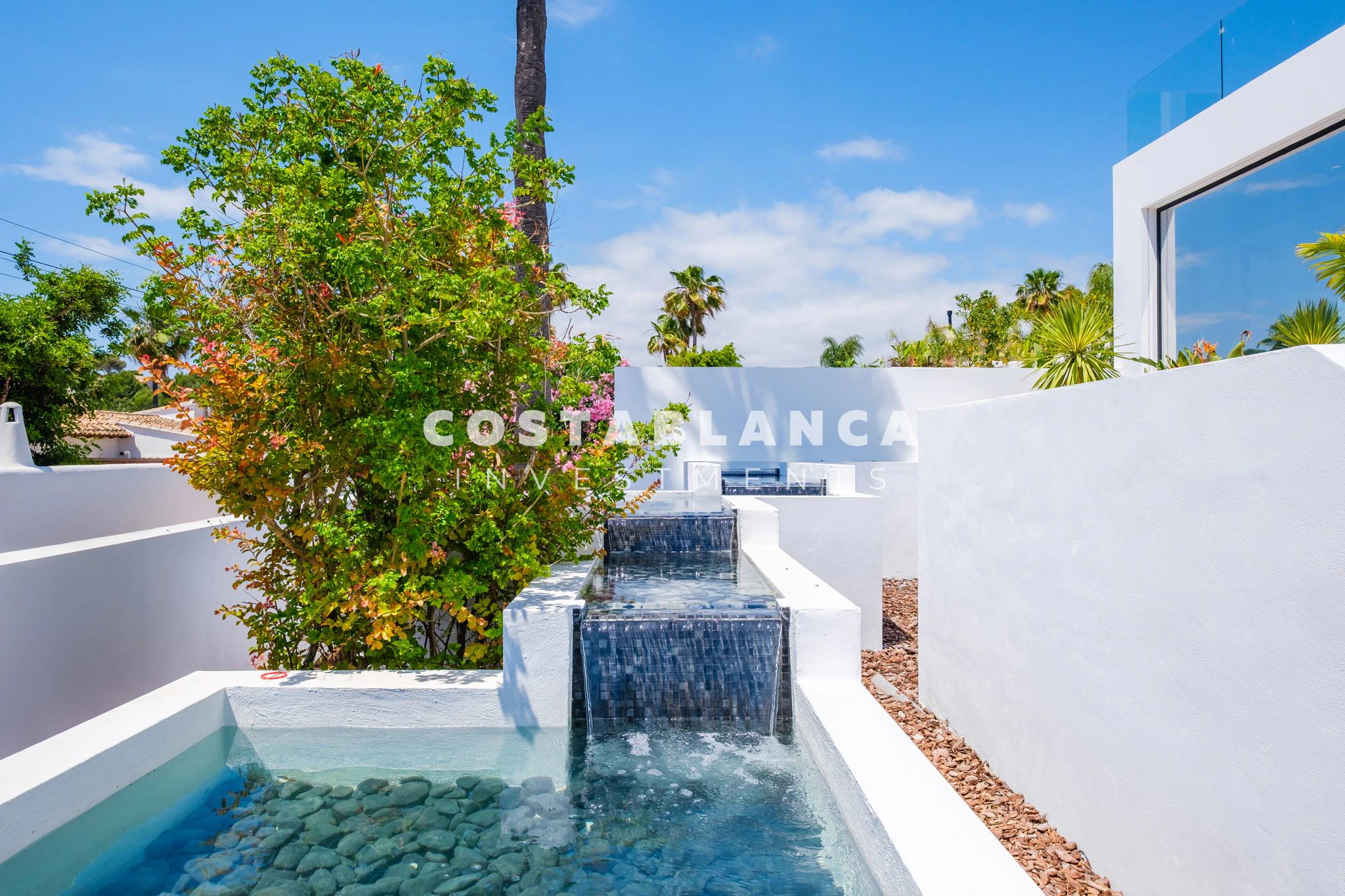 Modern villa with Infinity Pool for Sale in Moraira