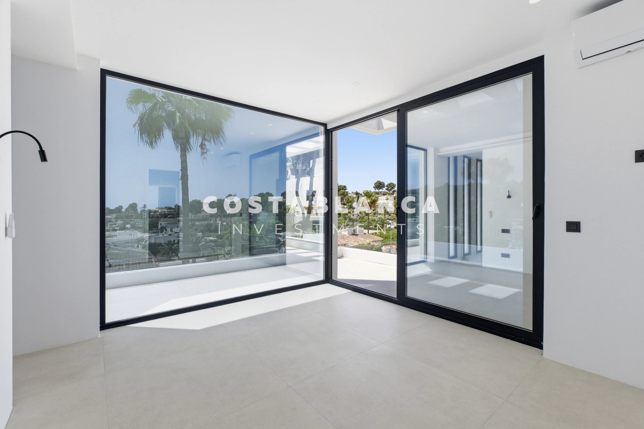 Modern villa with Infinity Pool for Sale in Moraira