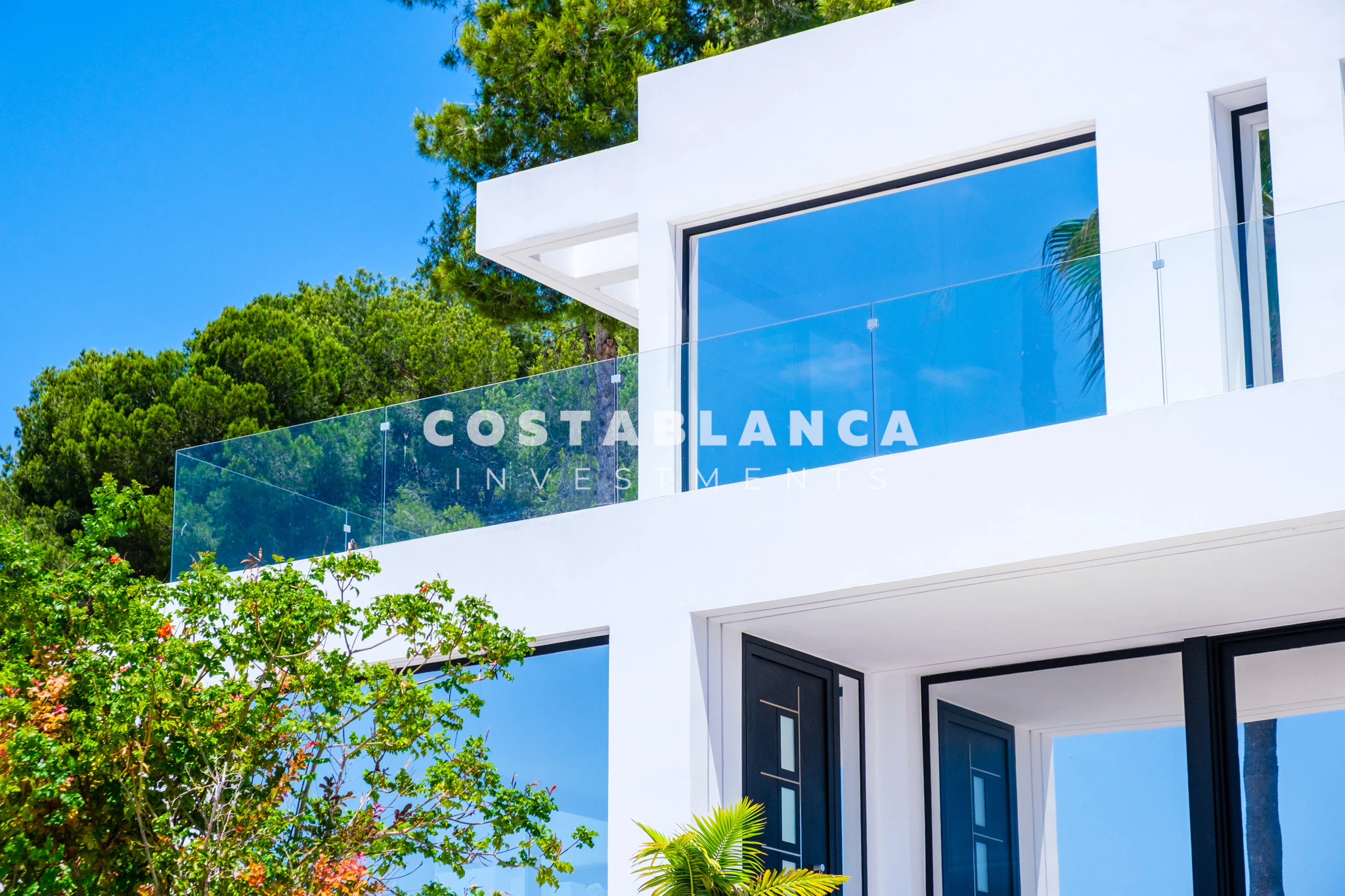 Modern villa with Infinity Pool for Sale in Moraira