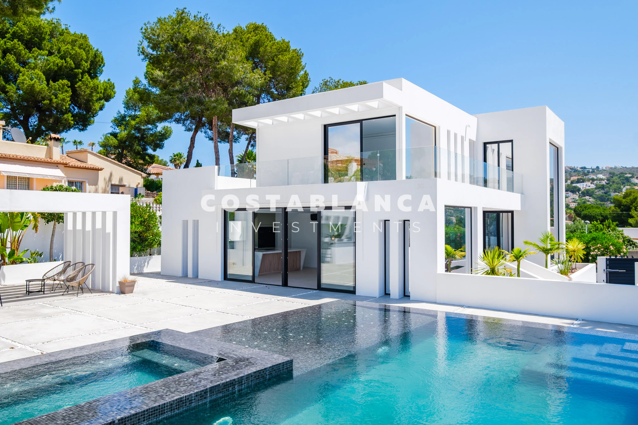 Modern villa with Infinity Pool for Sale in Moraira