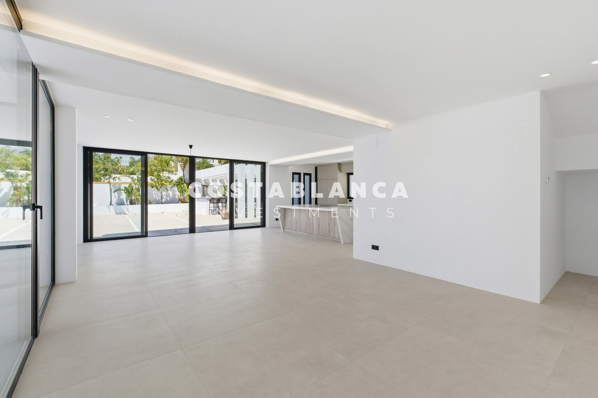 Modern villa with Infinity Pool for Sale in Moraira