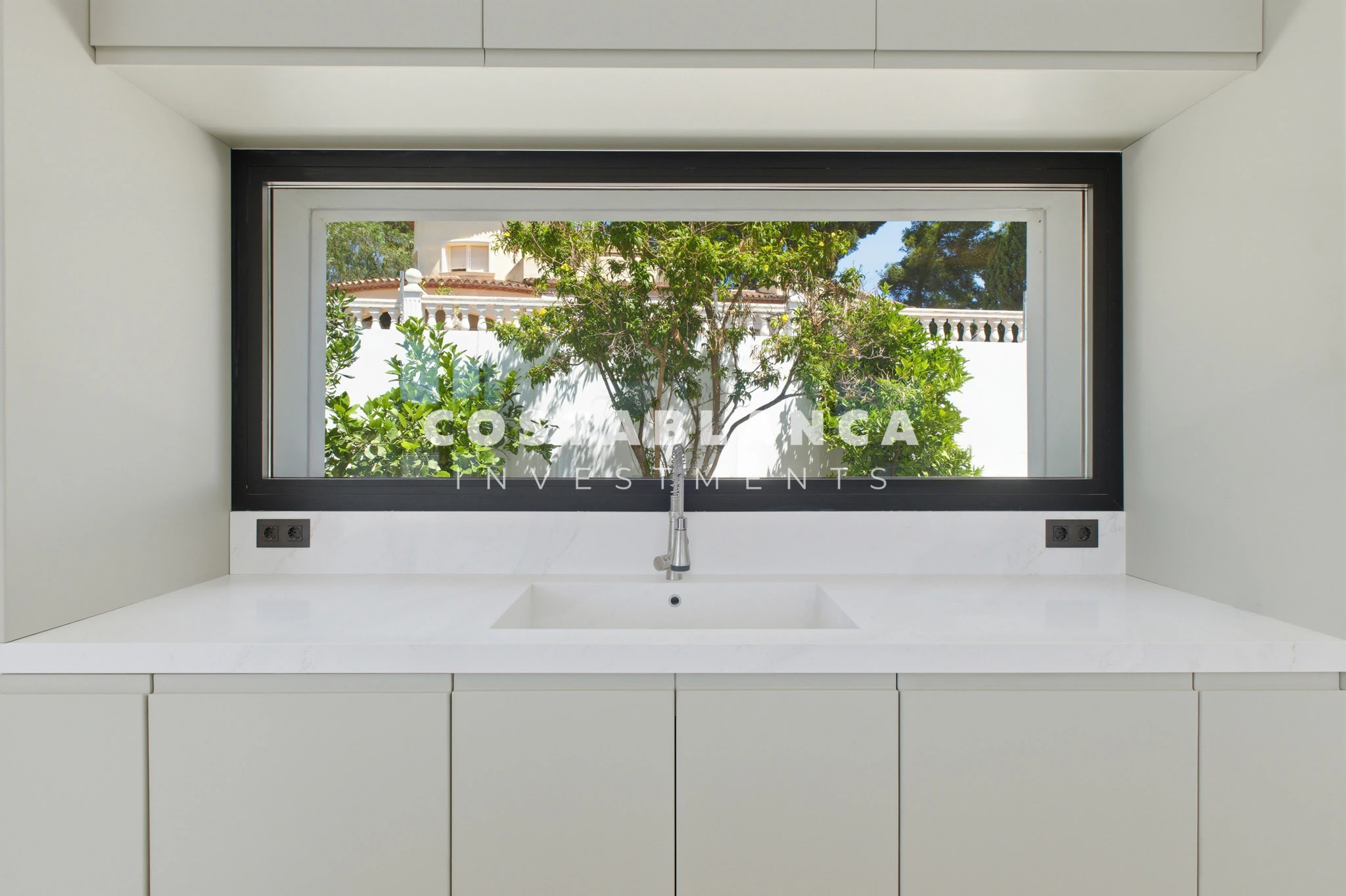 Modern villa with Infinity Pool for Sale in Moraira