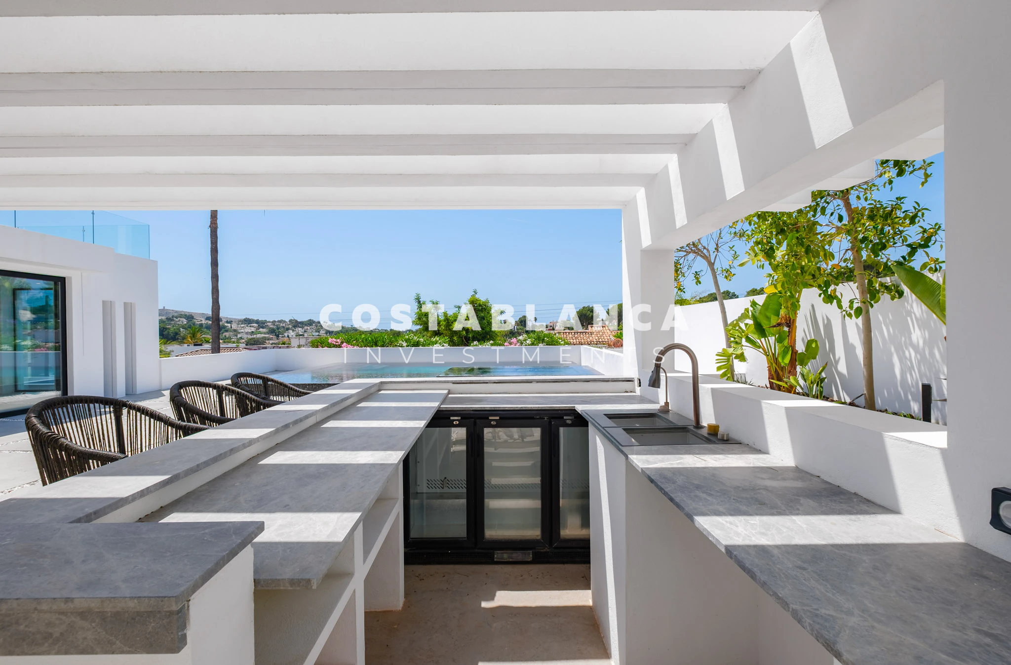 Modern villa with Infinity Pool for Sale in Moraira