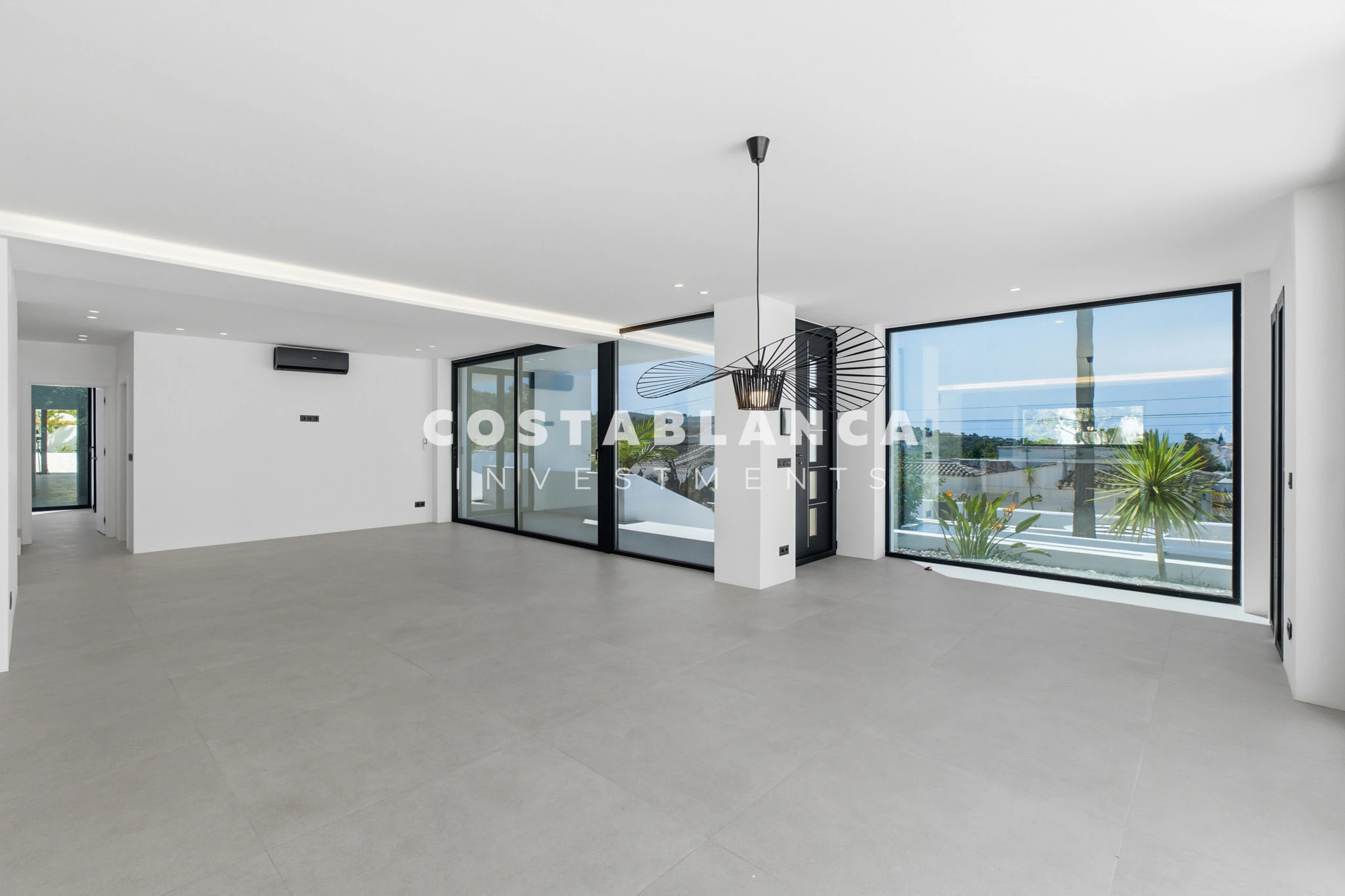 Modern villa with Infinity Pool for Sale in Moraira