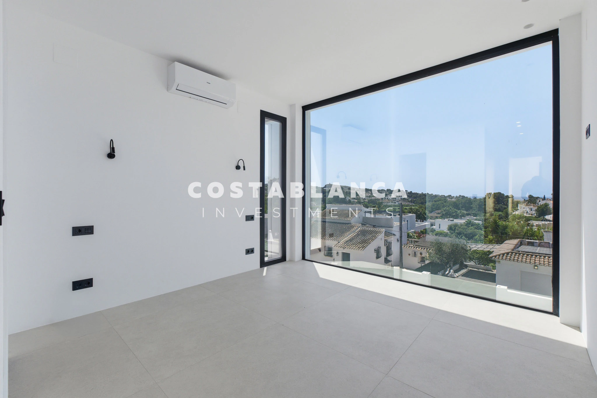Modern villa with Infinity Pool for Sale in Moraira