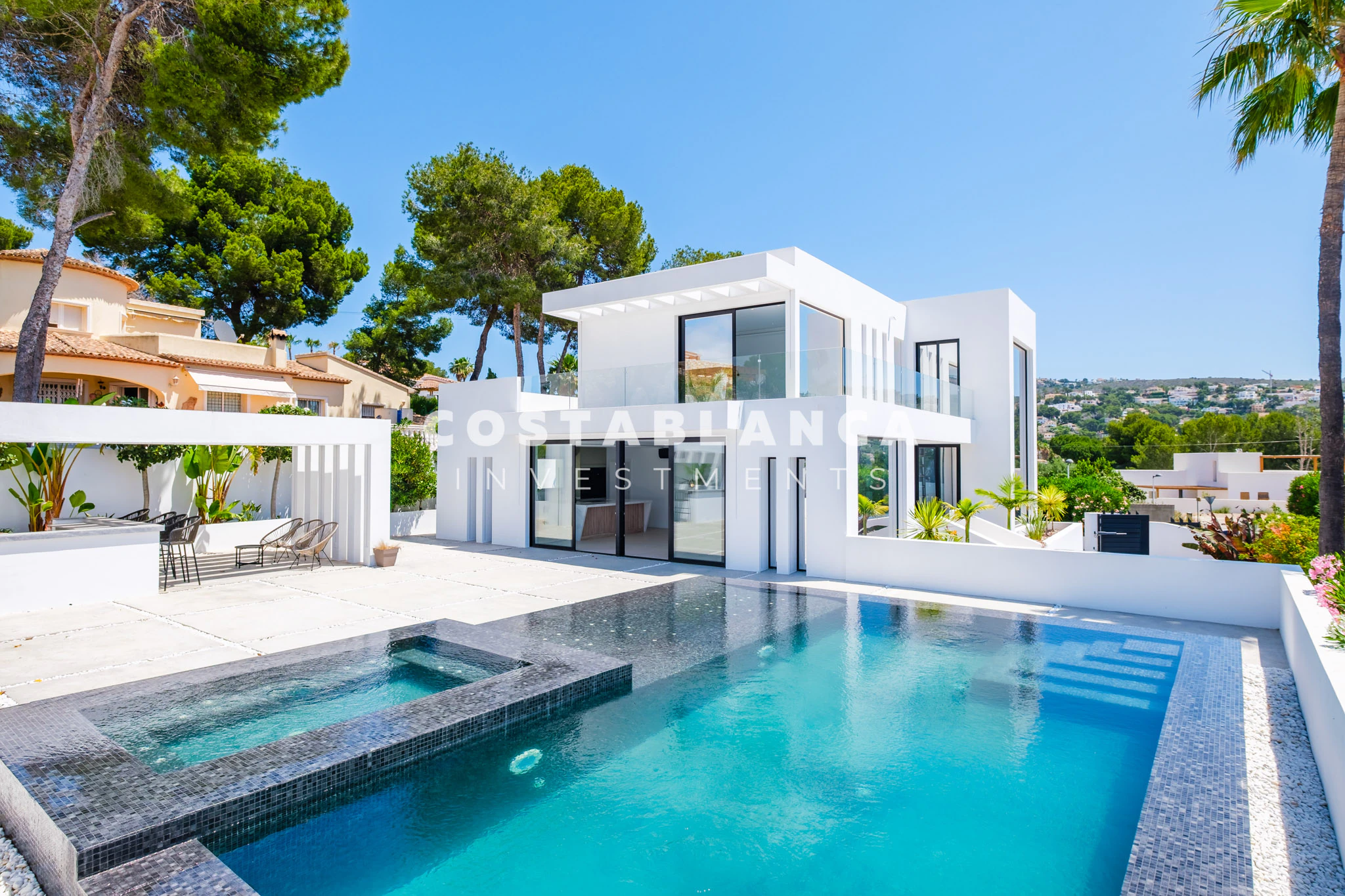 Modern villa with Infinity Pool for Sale in Moraira