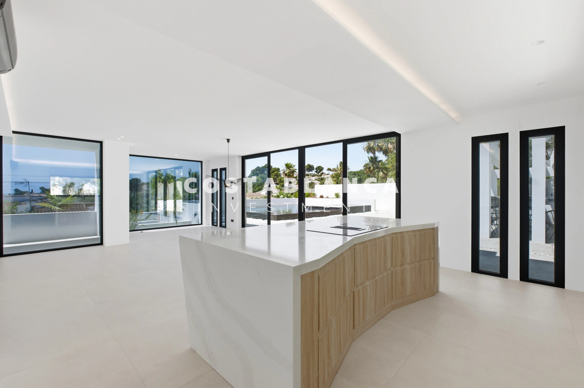 Modern villa with Infinity Pool for Sale in Moraira