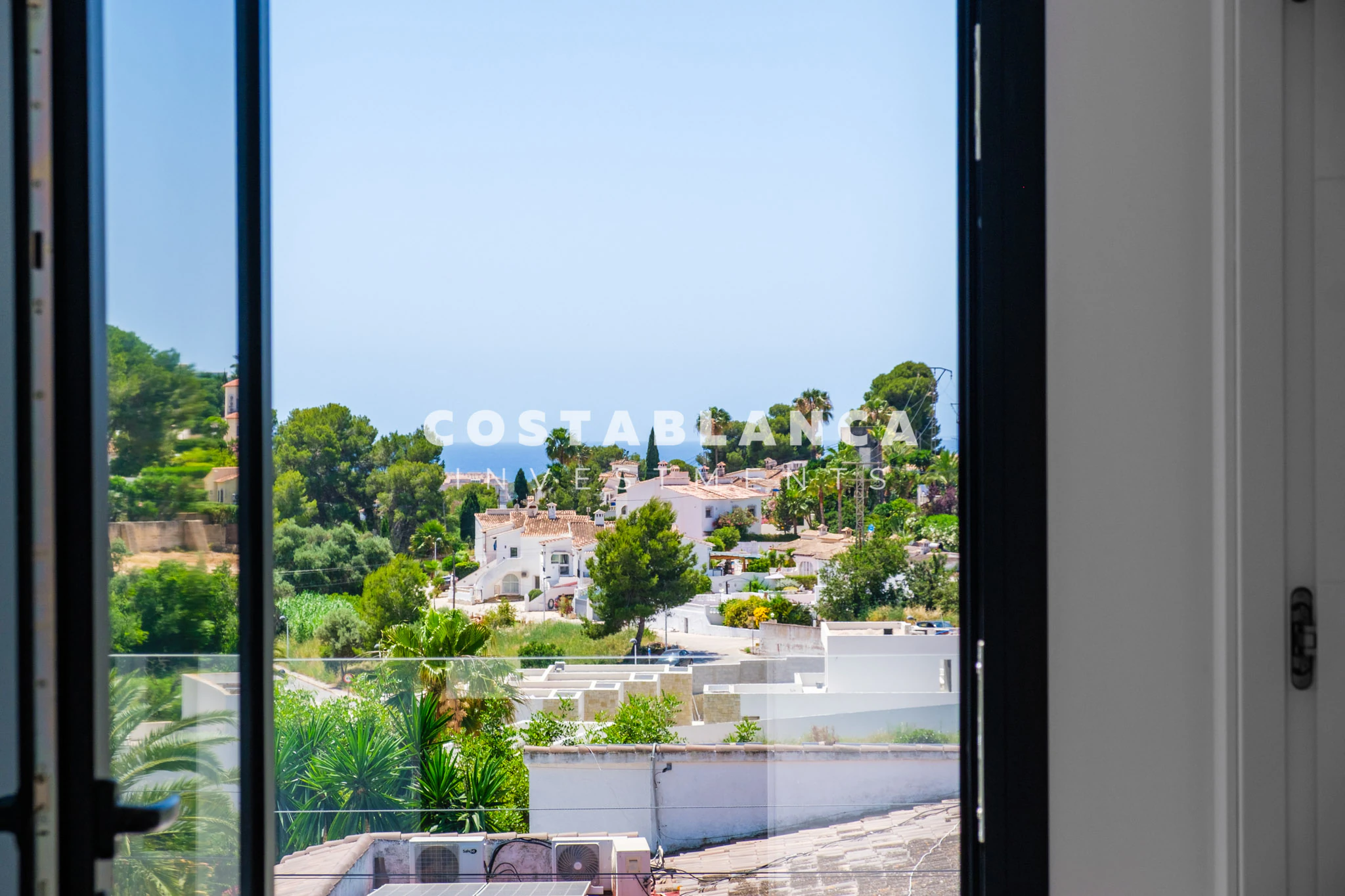 Modern villa with Infinity Pool for Sale in Moraira