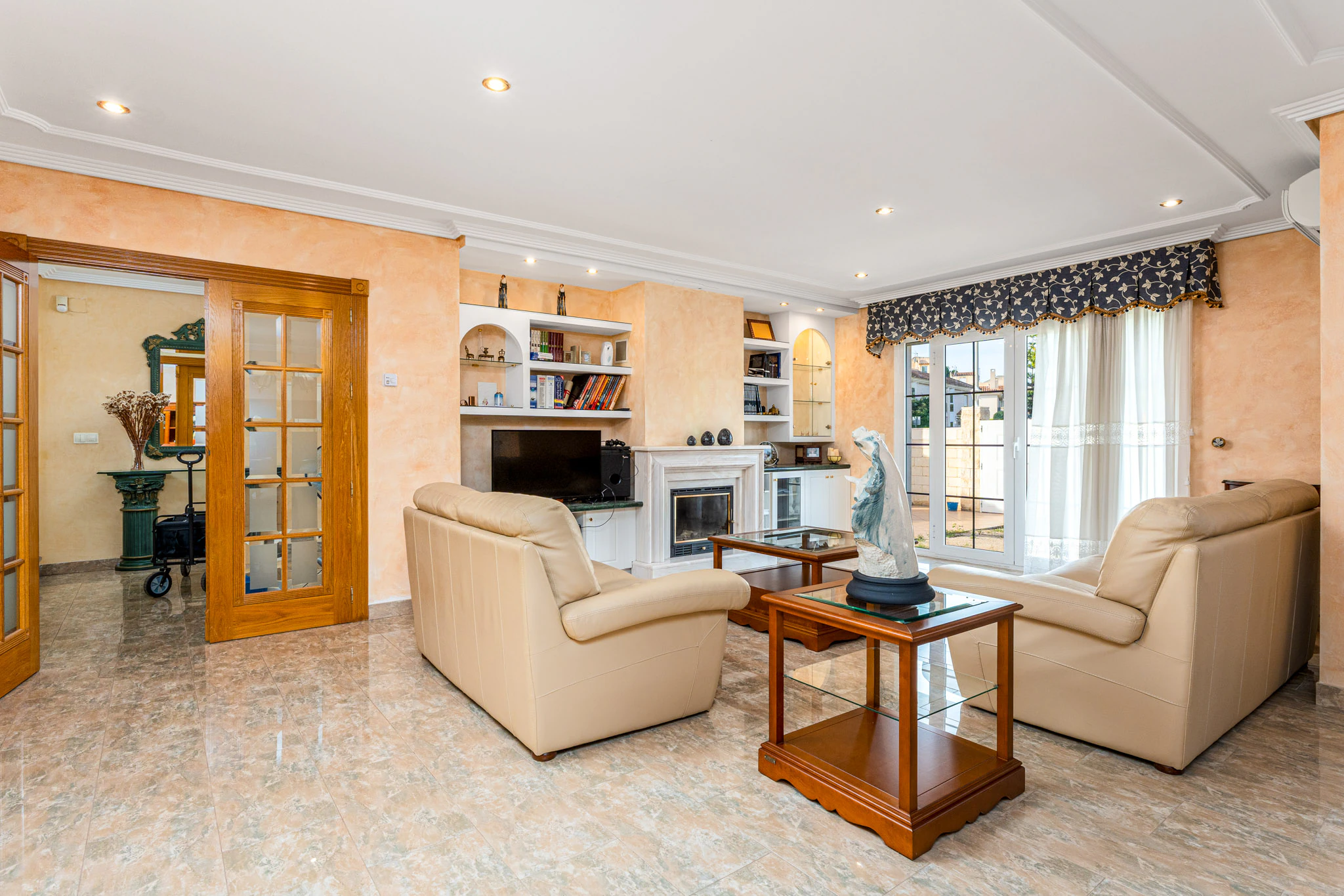 Bright and Spacious Villa for sale in Alfaz del Pi