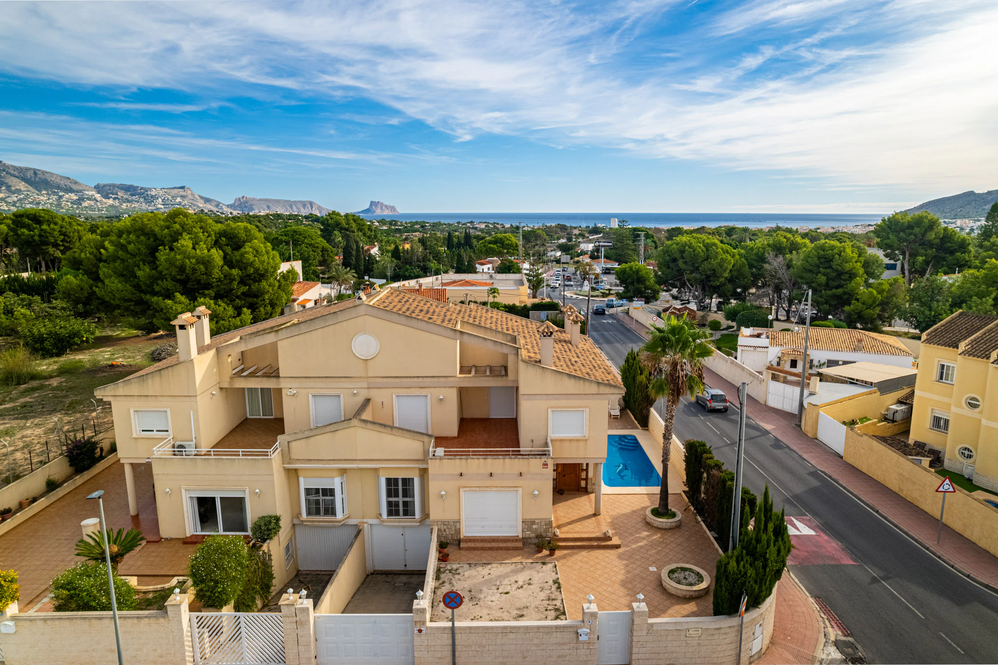 Bright and Spacious Villa for sale in Alfaz del Pi