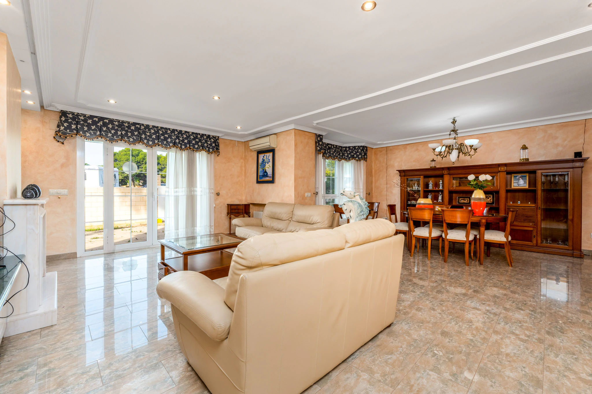 Bright and Spacious Villa for sale in Alfaz del Pi