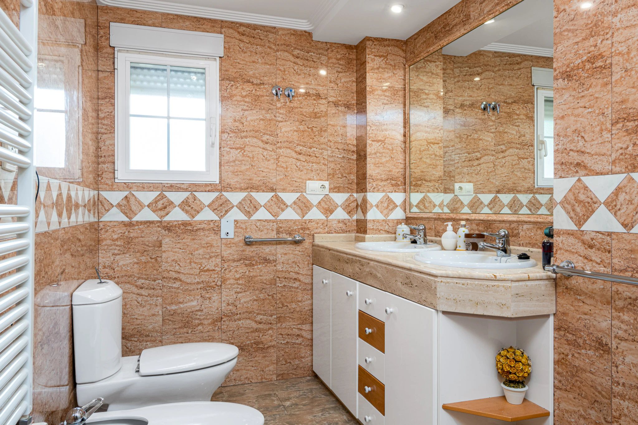Bright and Spacious Villa for sale in Alfaz del Pi