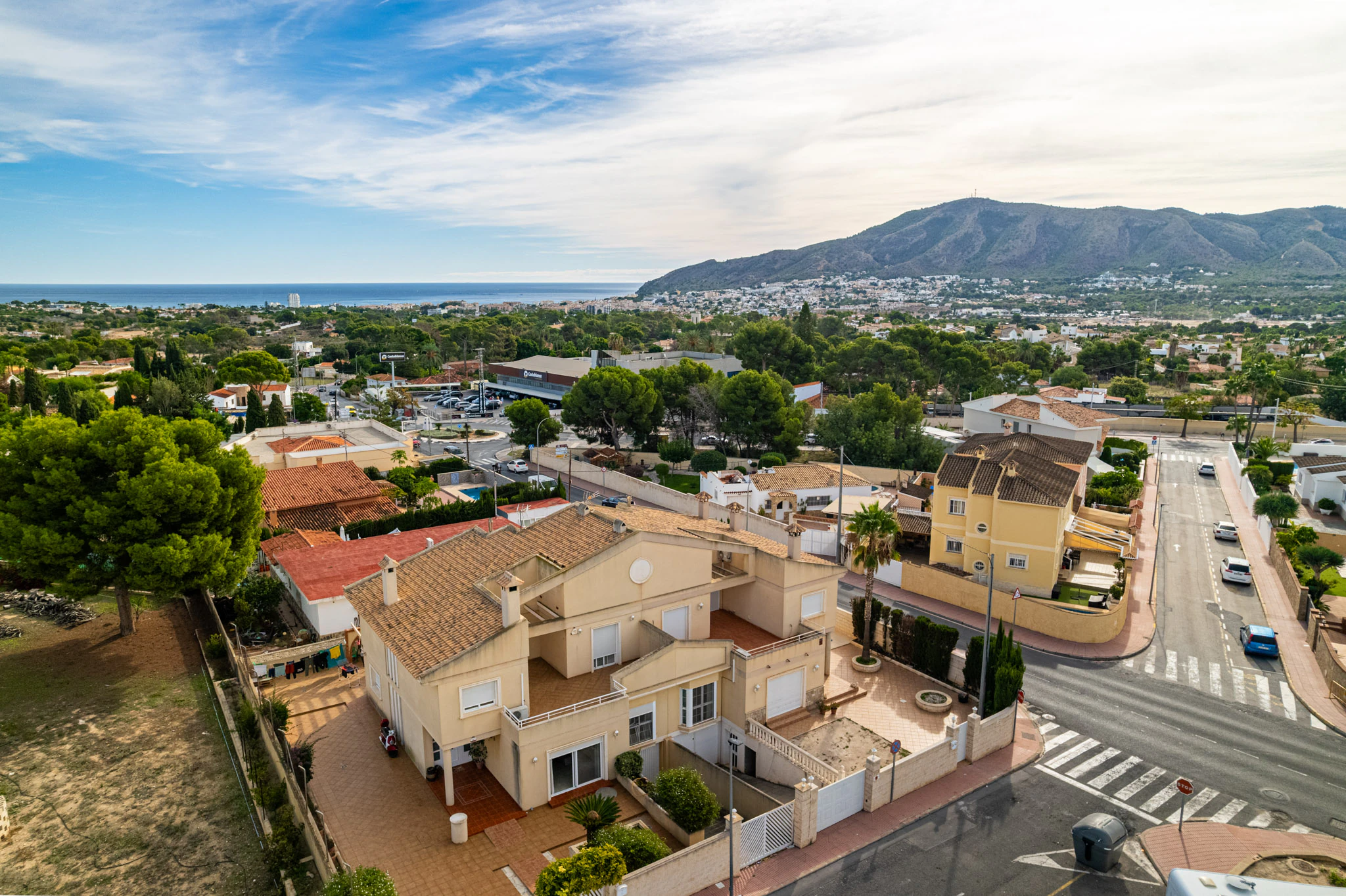 Bright and Spacious Villa for sale in Alfaz del Pi